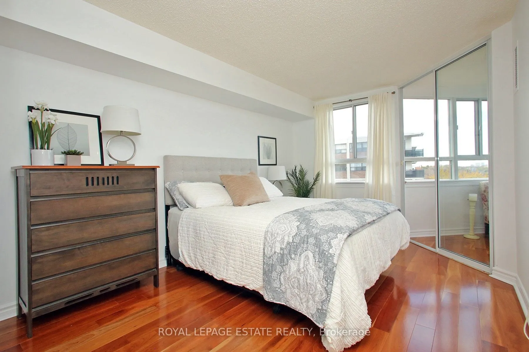 4 Park Vista #1006