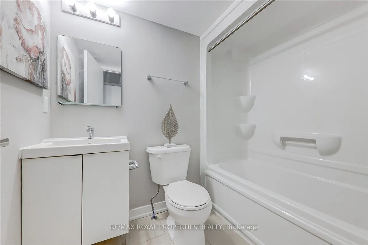 1760 Simcoe Street N, #74