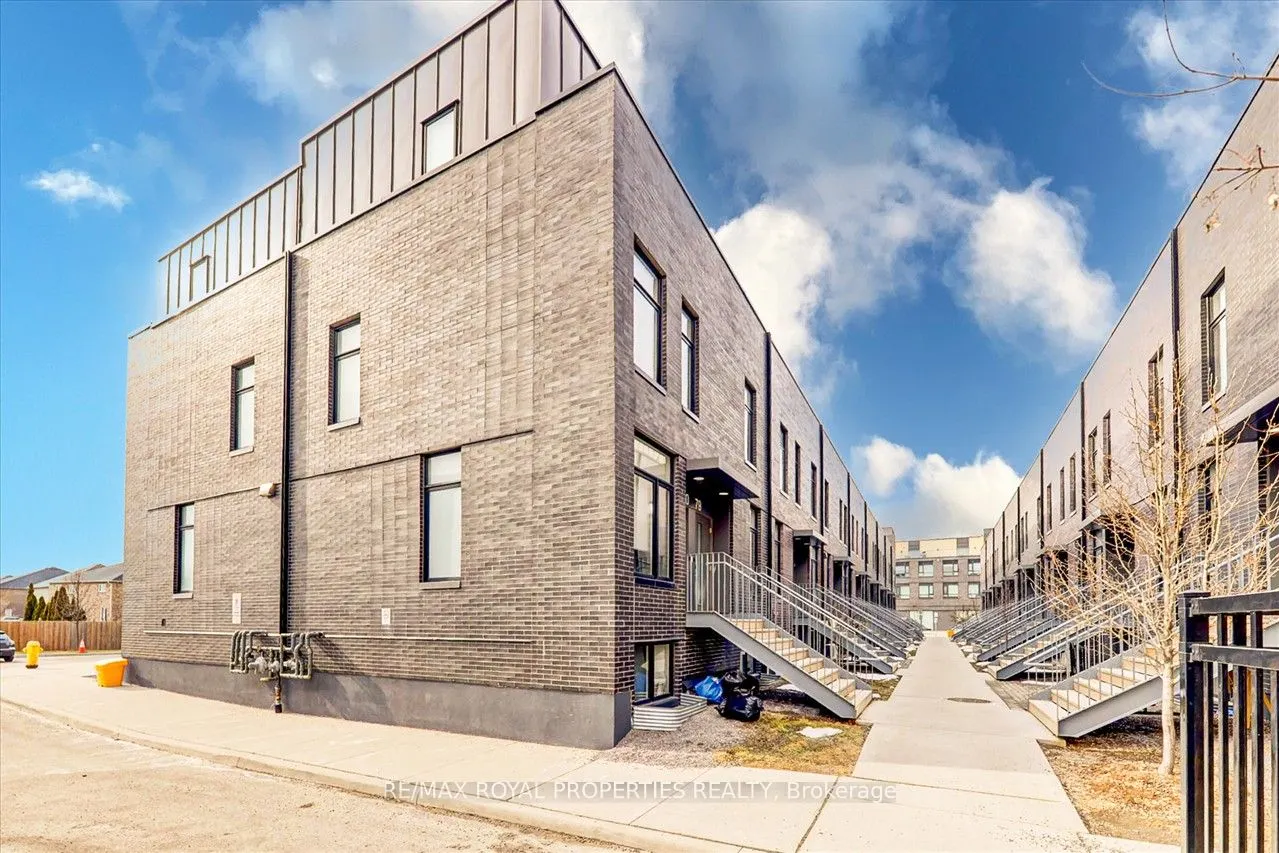 1760 Simcoe Street N, #74