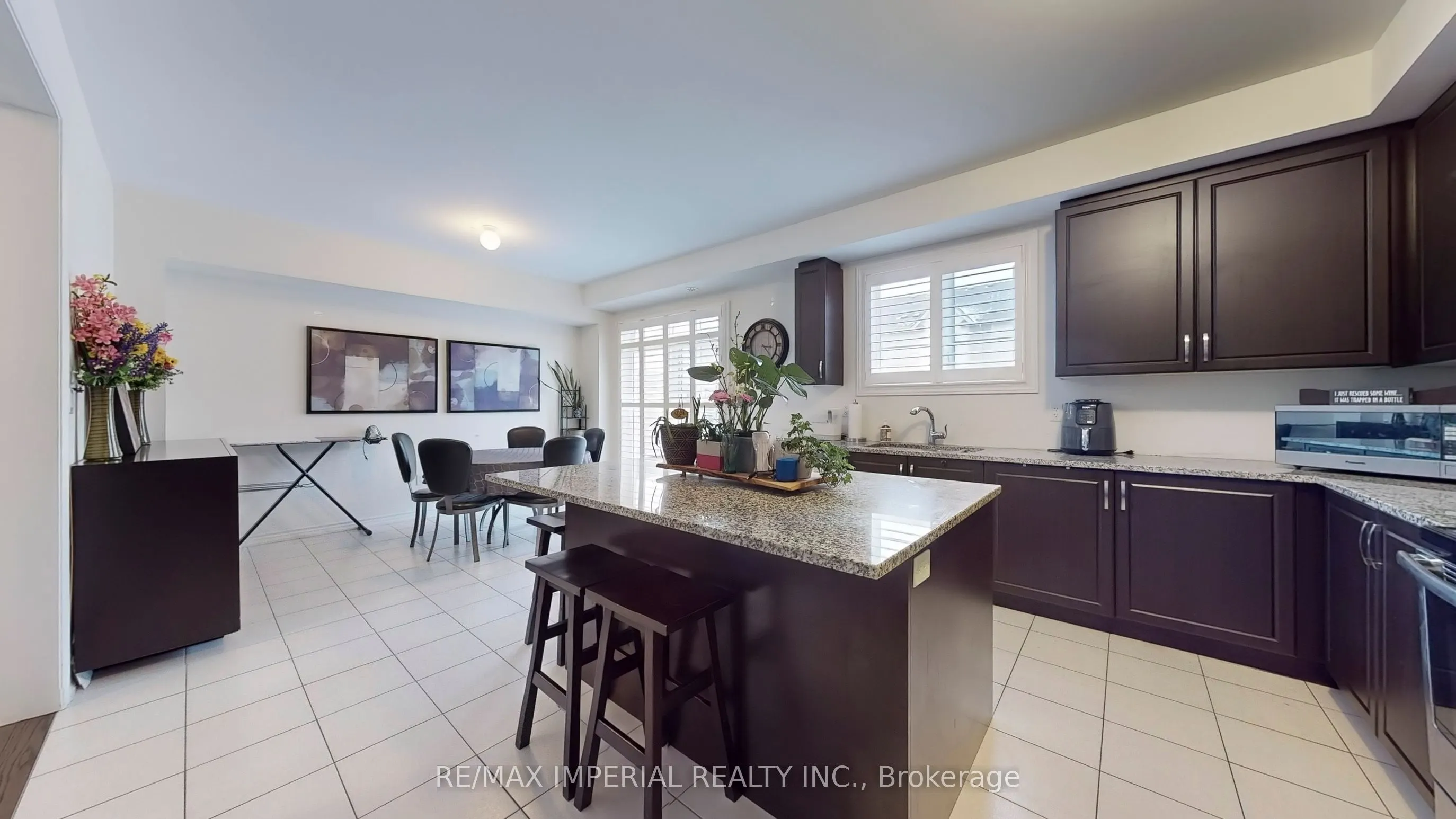 7 Cornerside Way