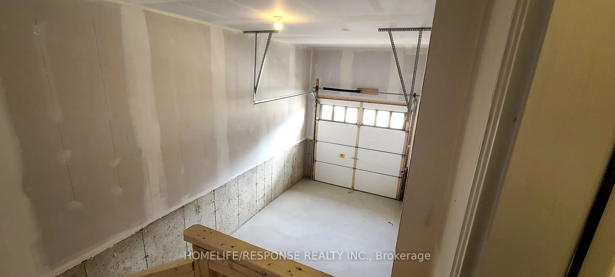 41 RAINES Road S