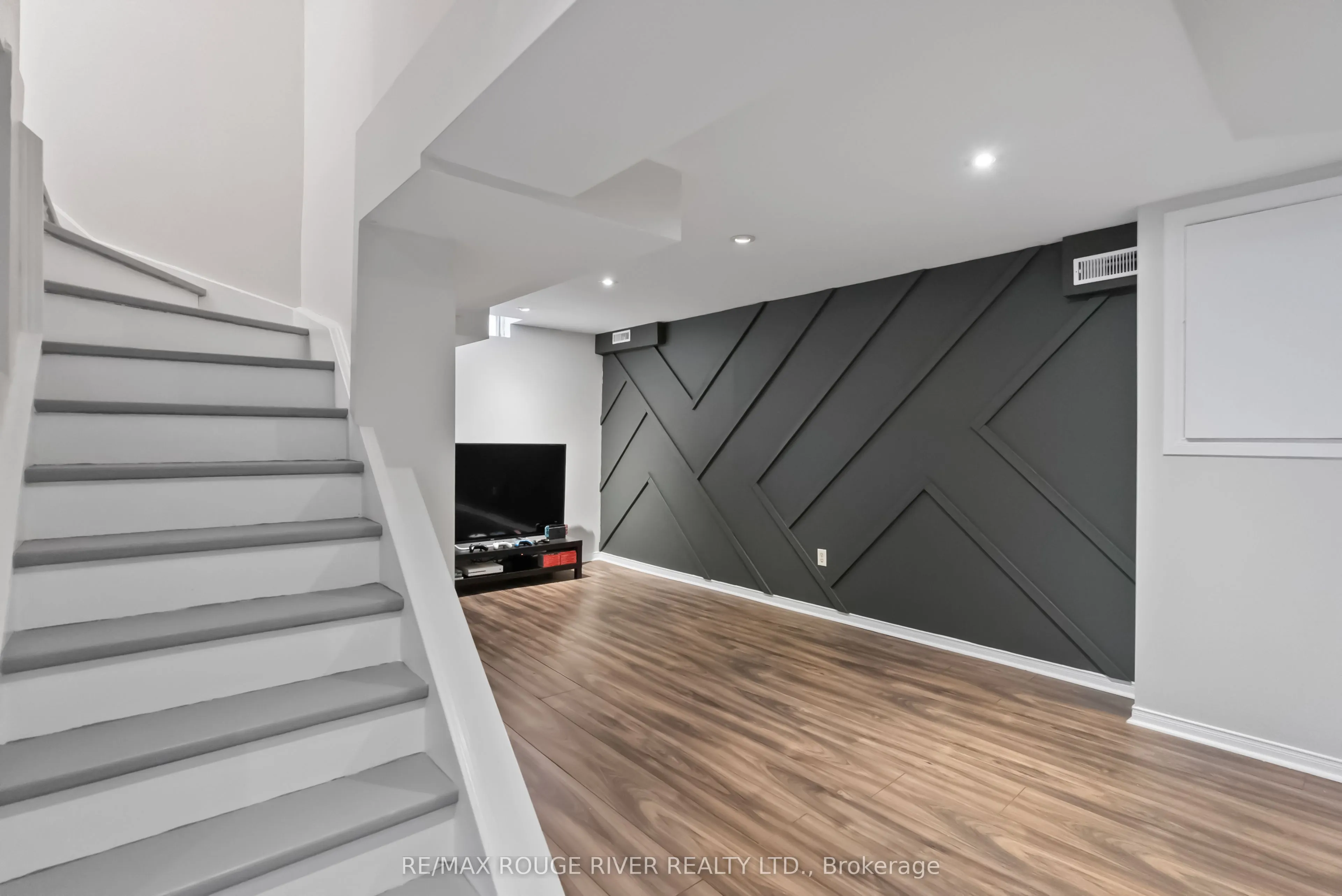 30 Willowbrook Drive