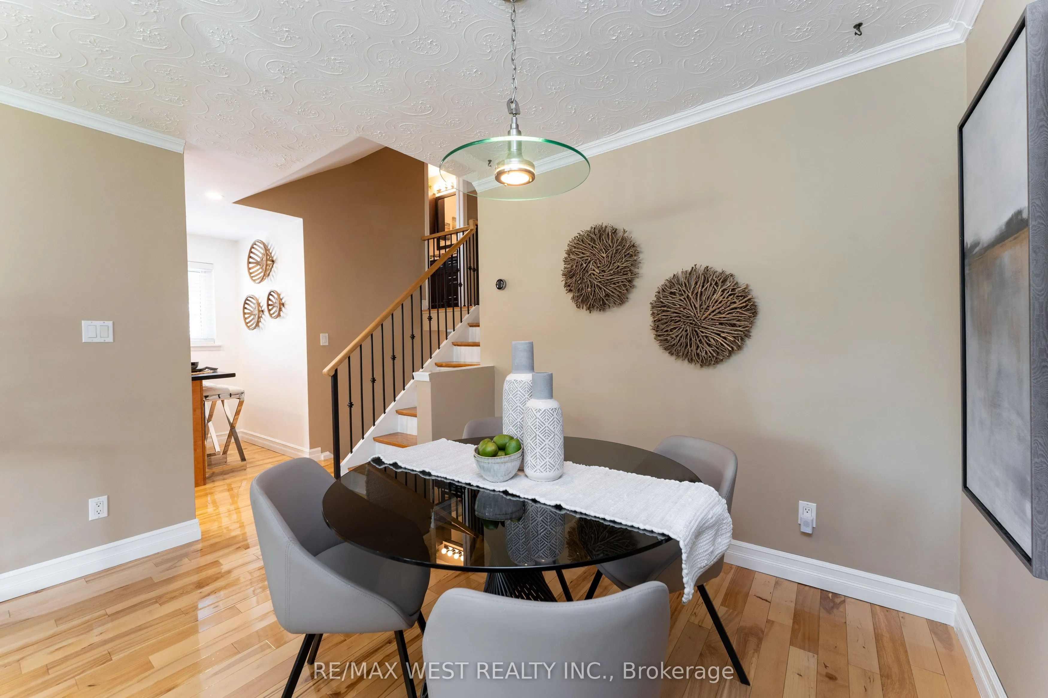 31 Pixley Crescent