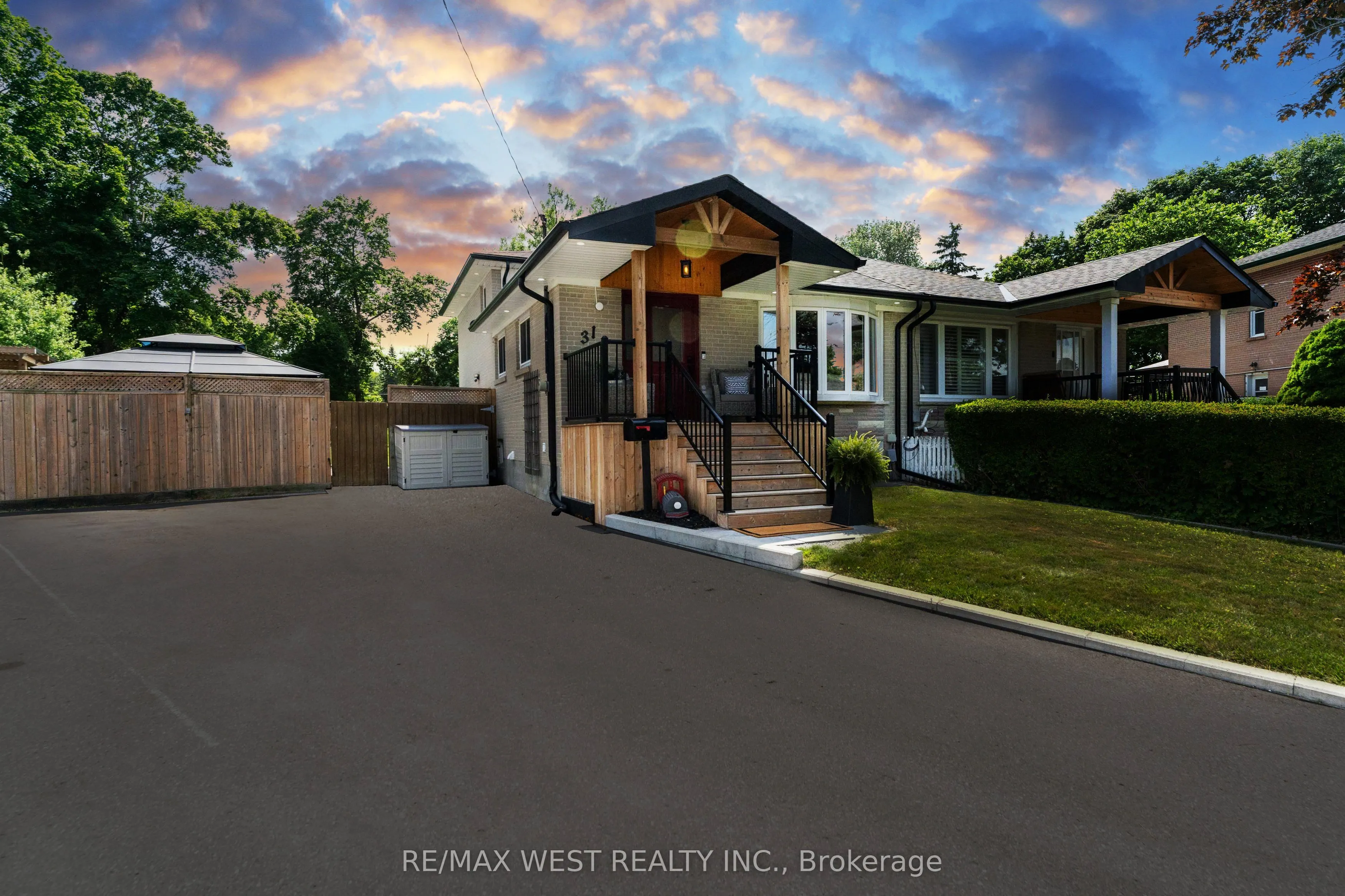 31 Pixley Crescent