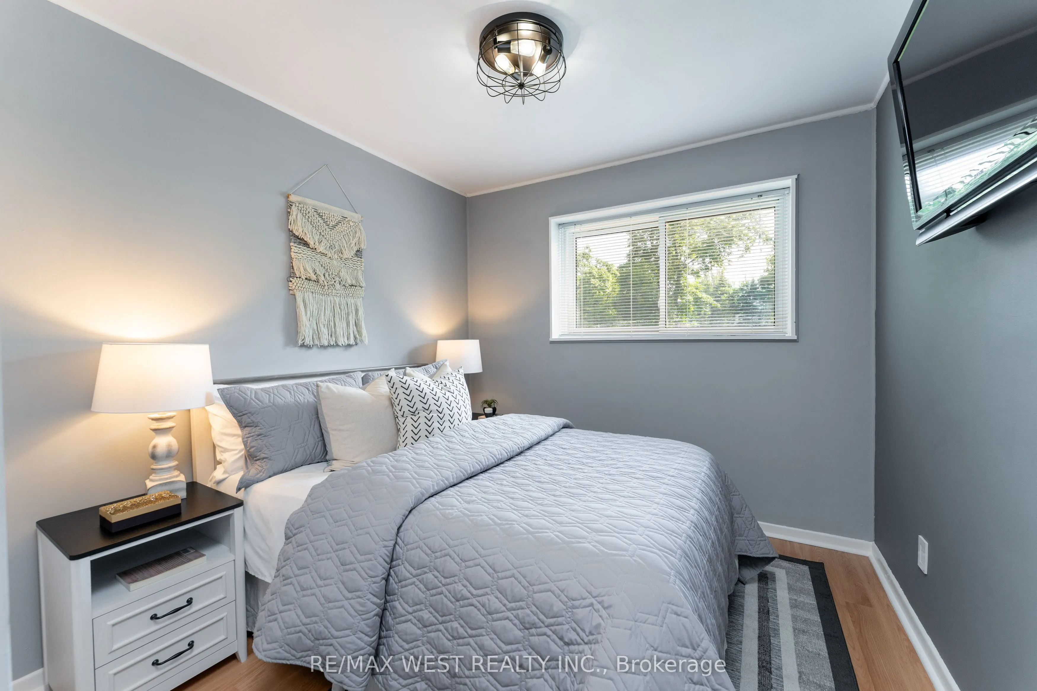31 Pixley Crescent