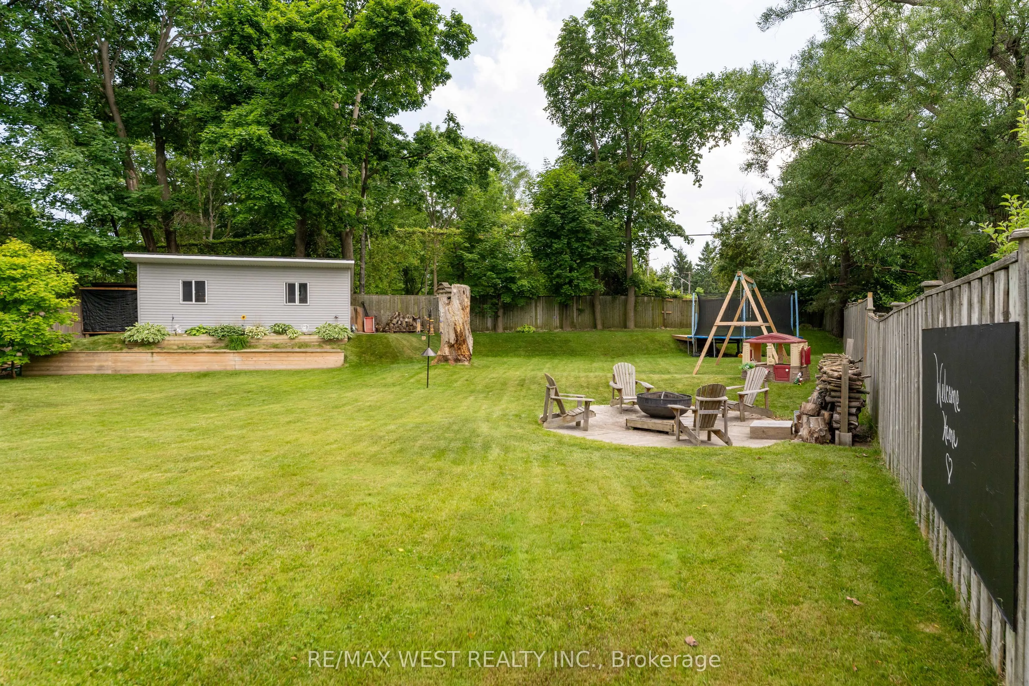 31 Pixley Crescent