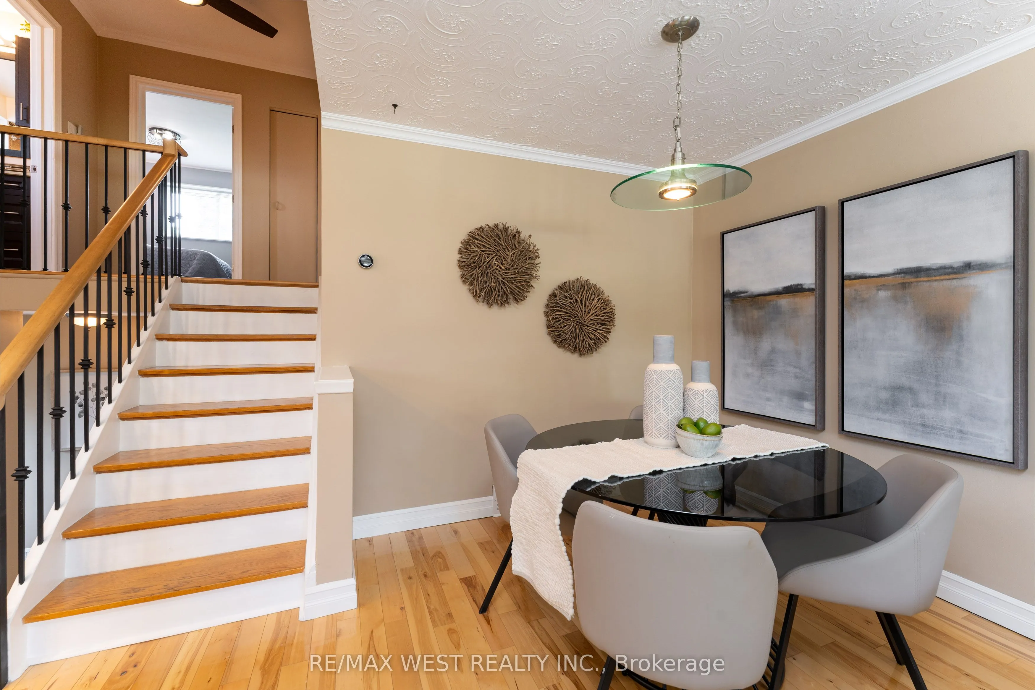 31 Pixley Crescent