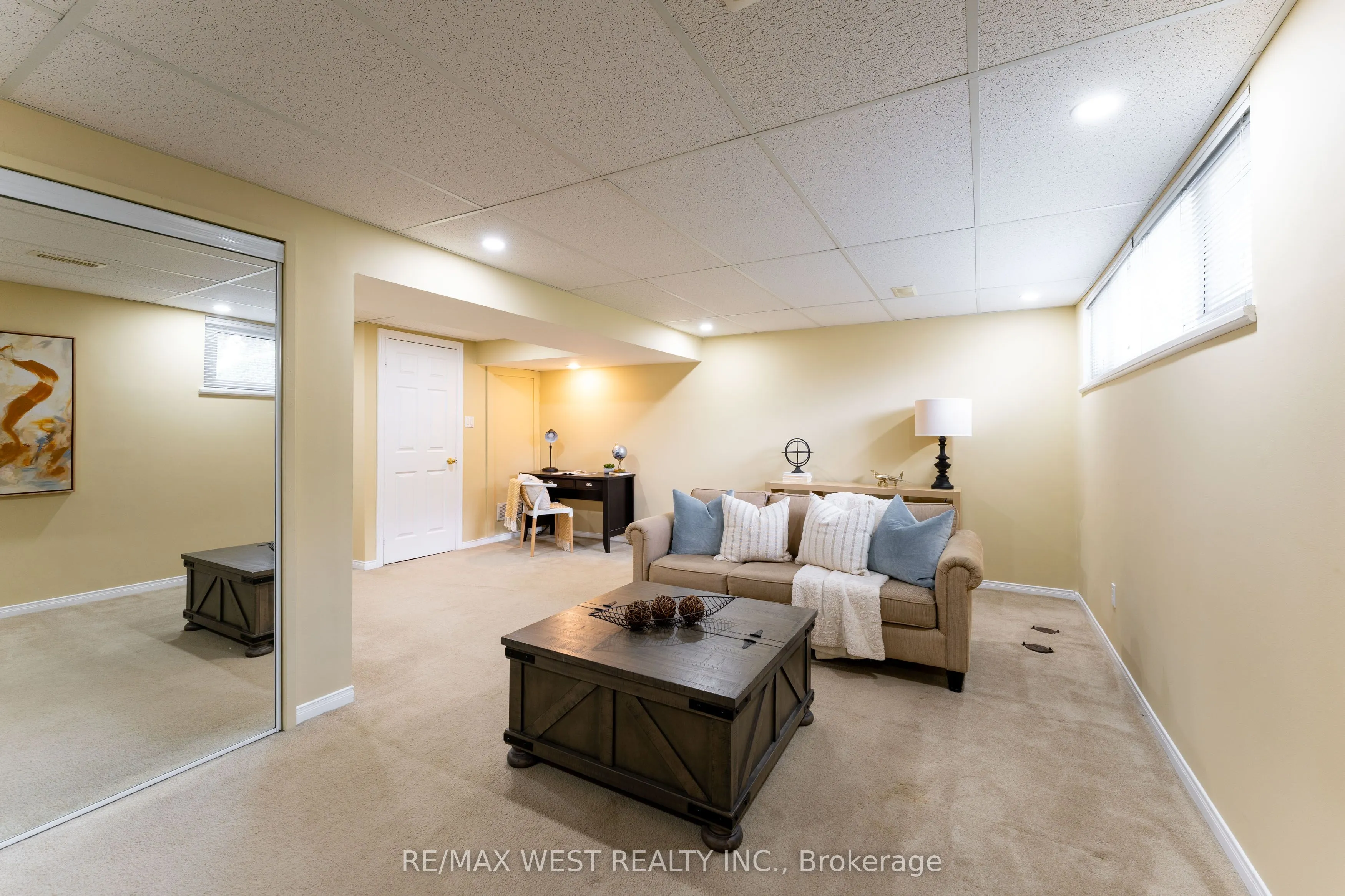 31 Pixley Crescent