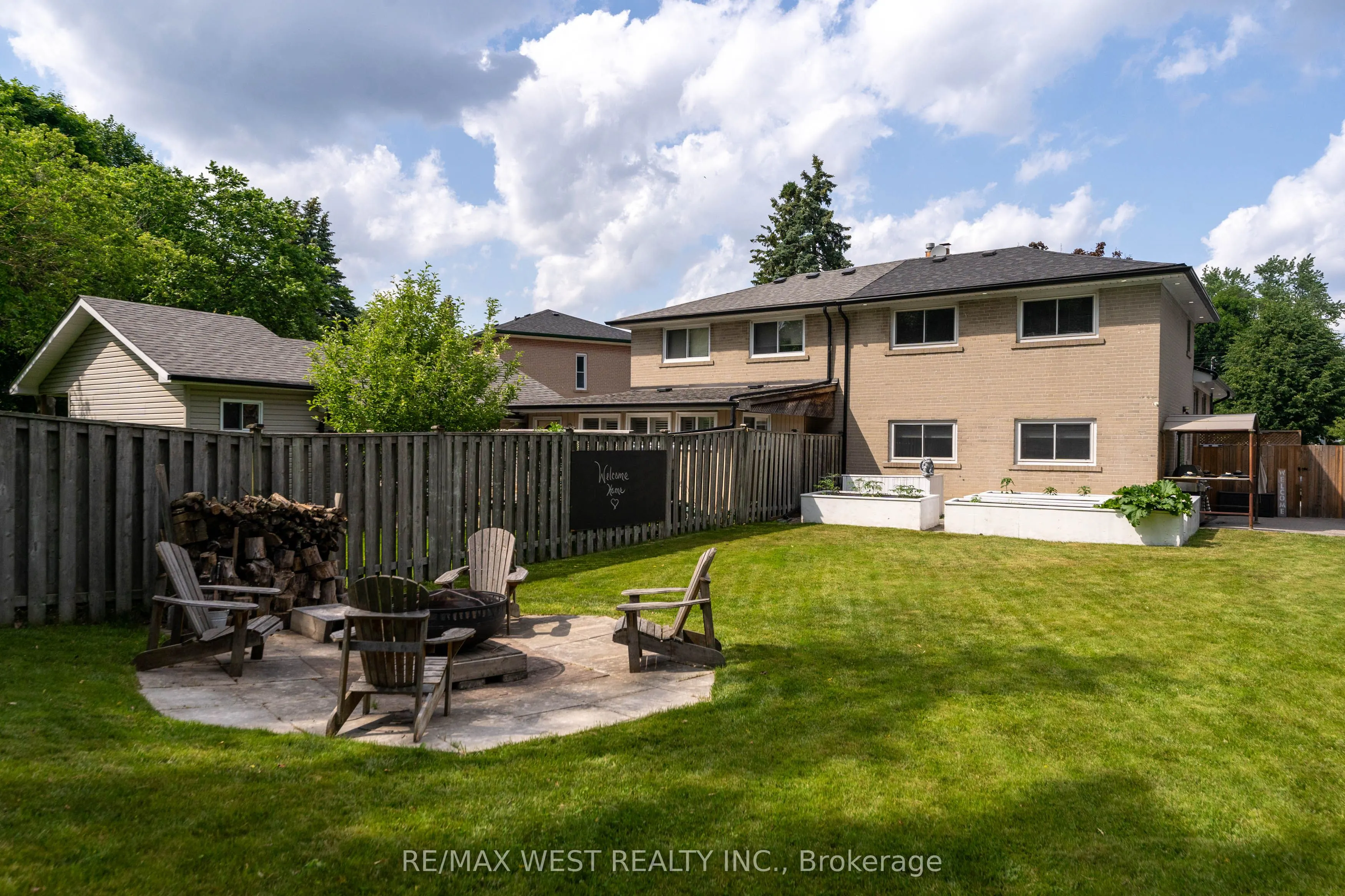 31 Pixley Crescent