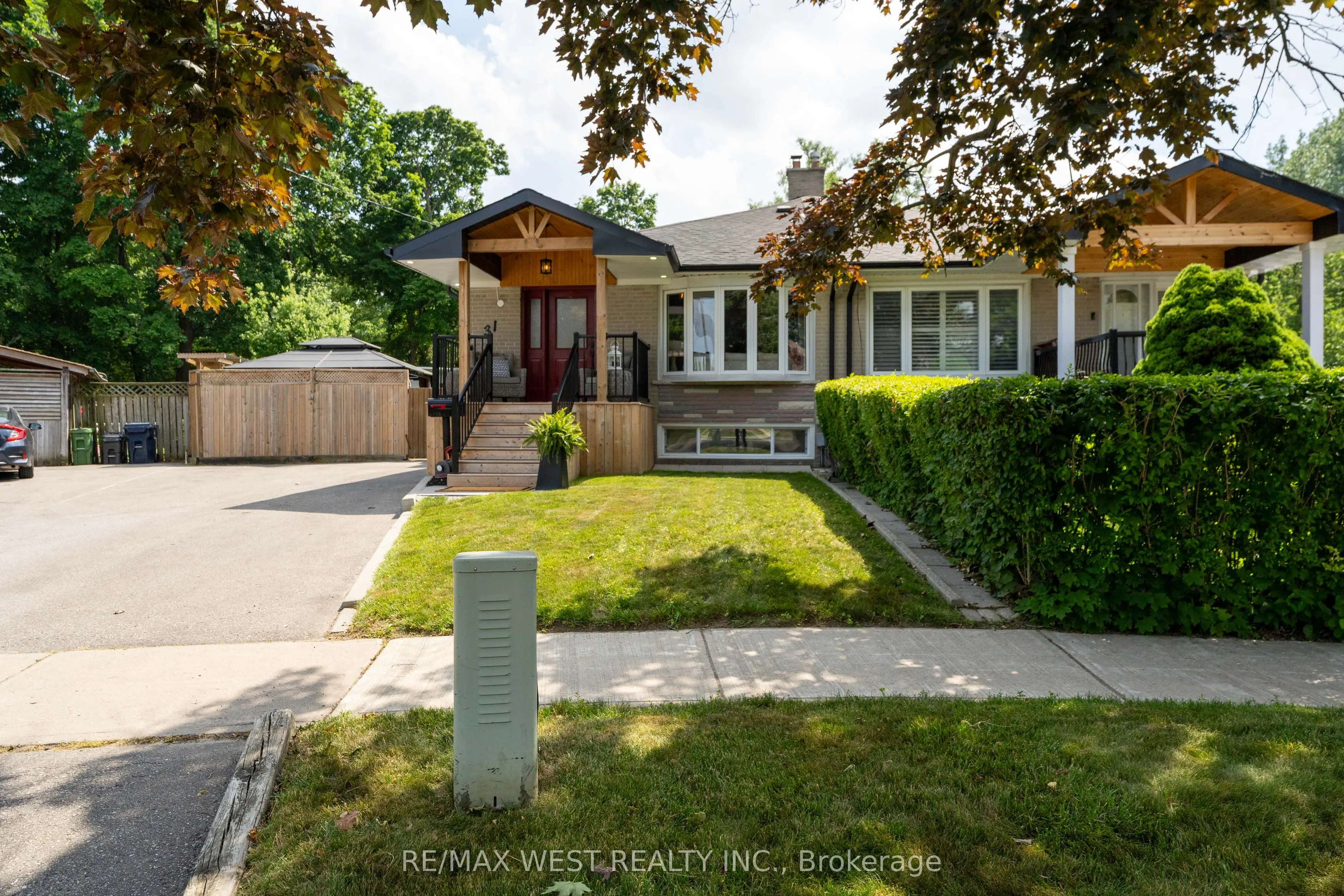 31 Pixley Crescent