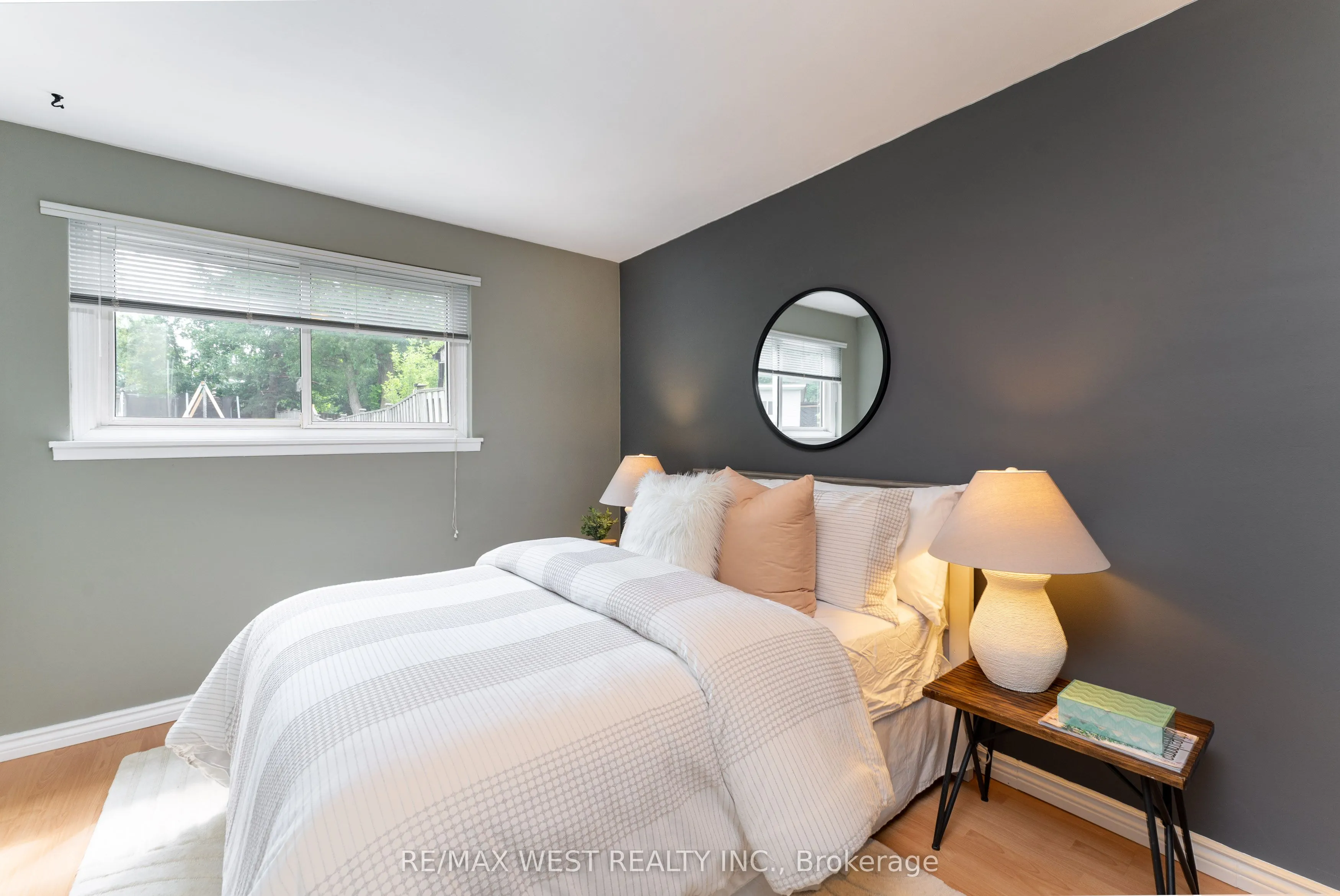 31 Pixley Crescent