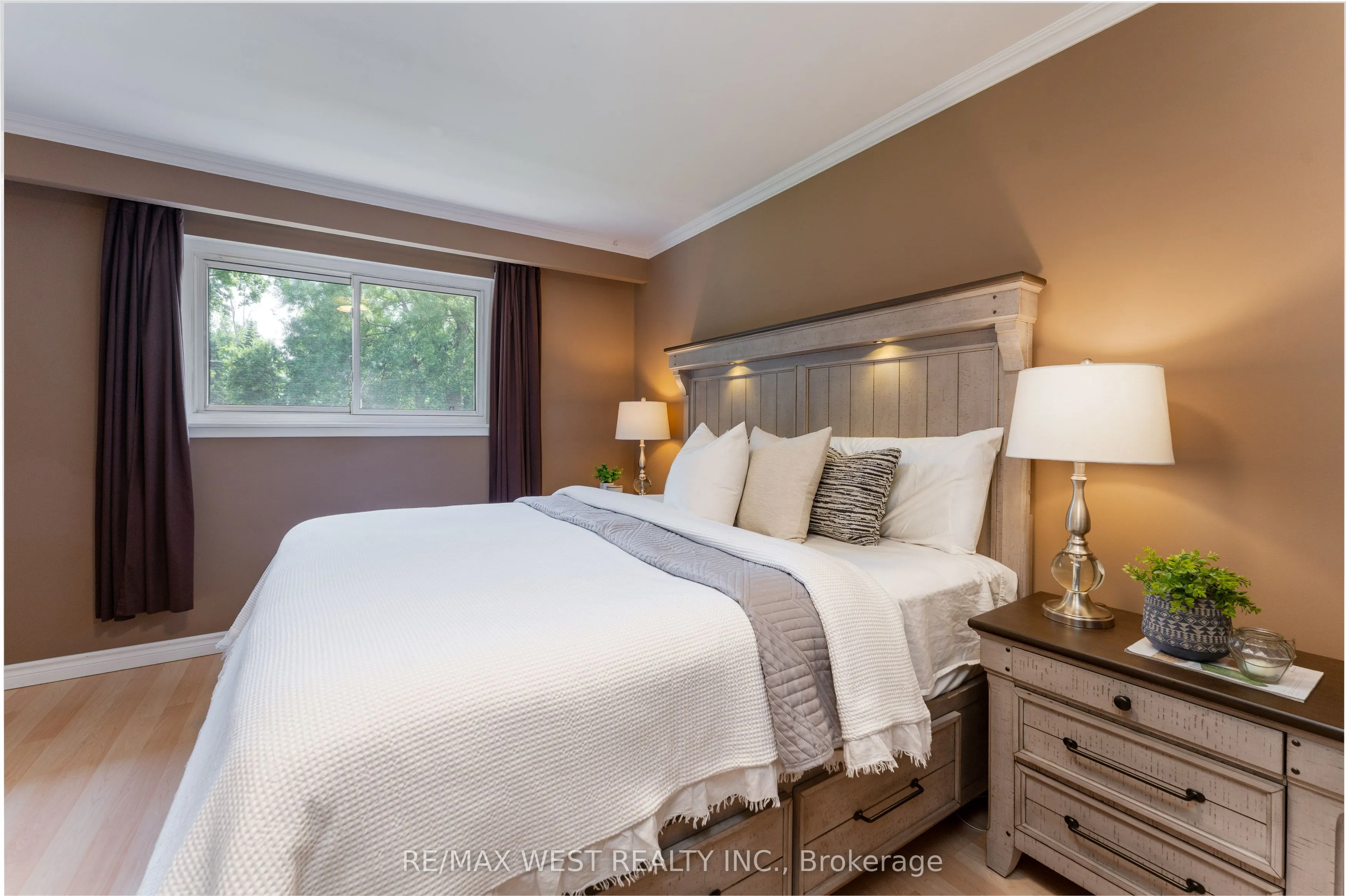 31 Pixley Crescent