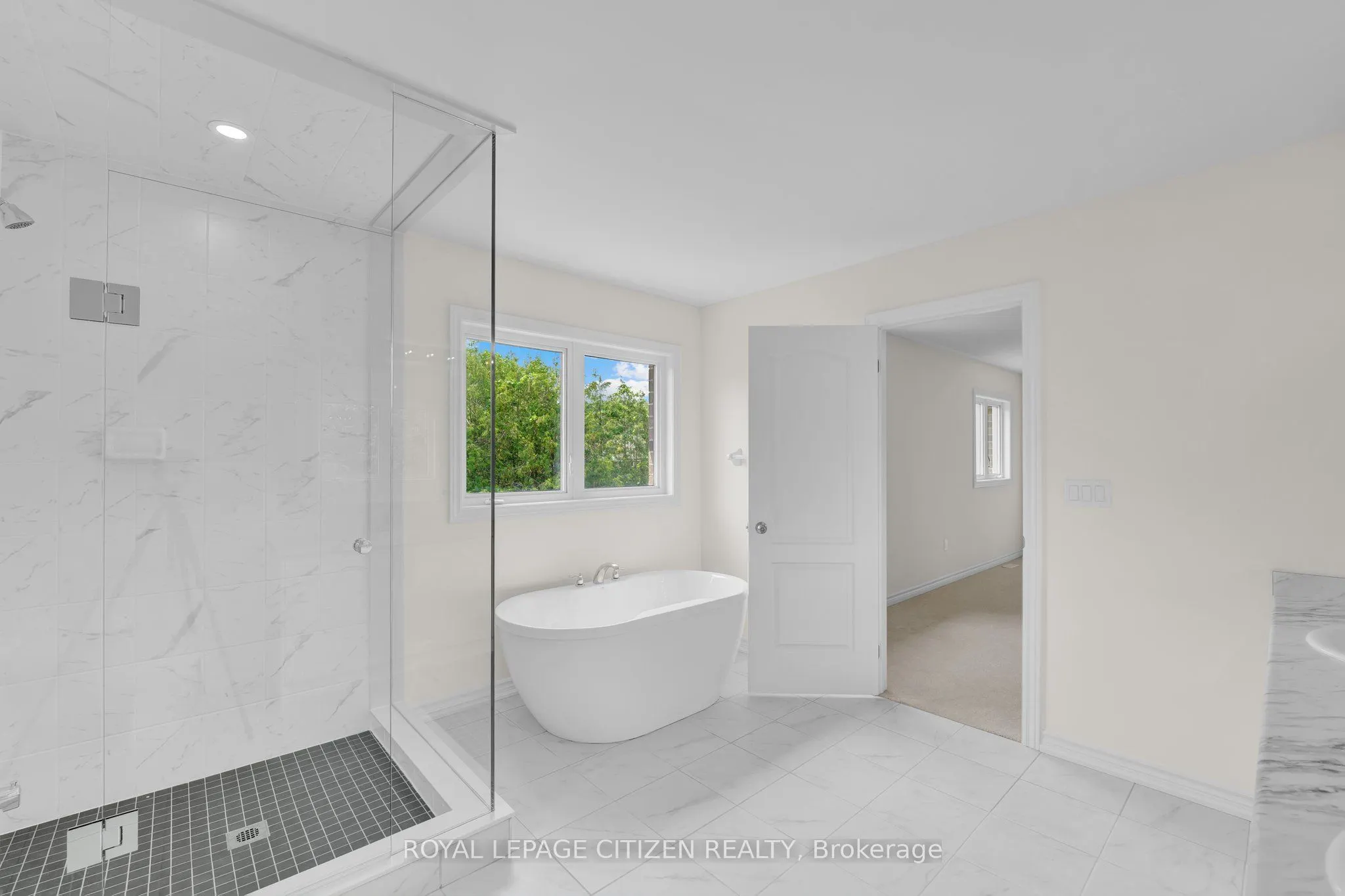 98 North Garden Boulevard W