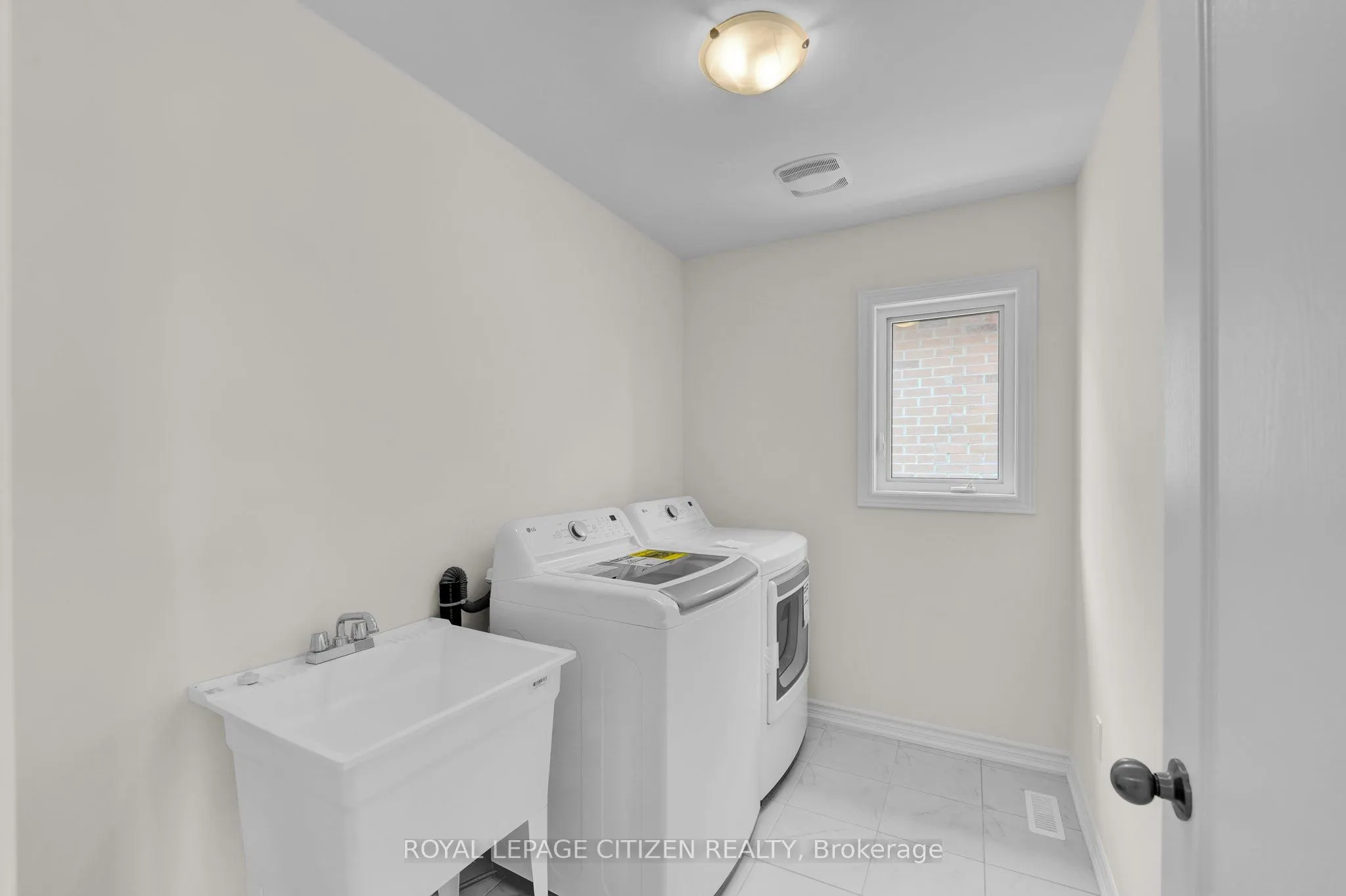 98 North Garden Boulevard W
