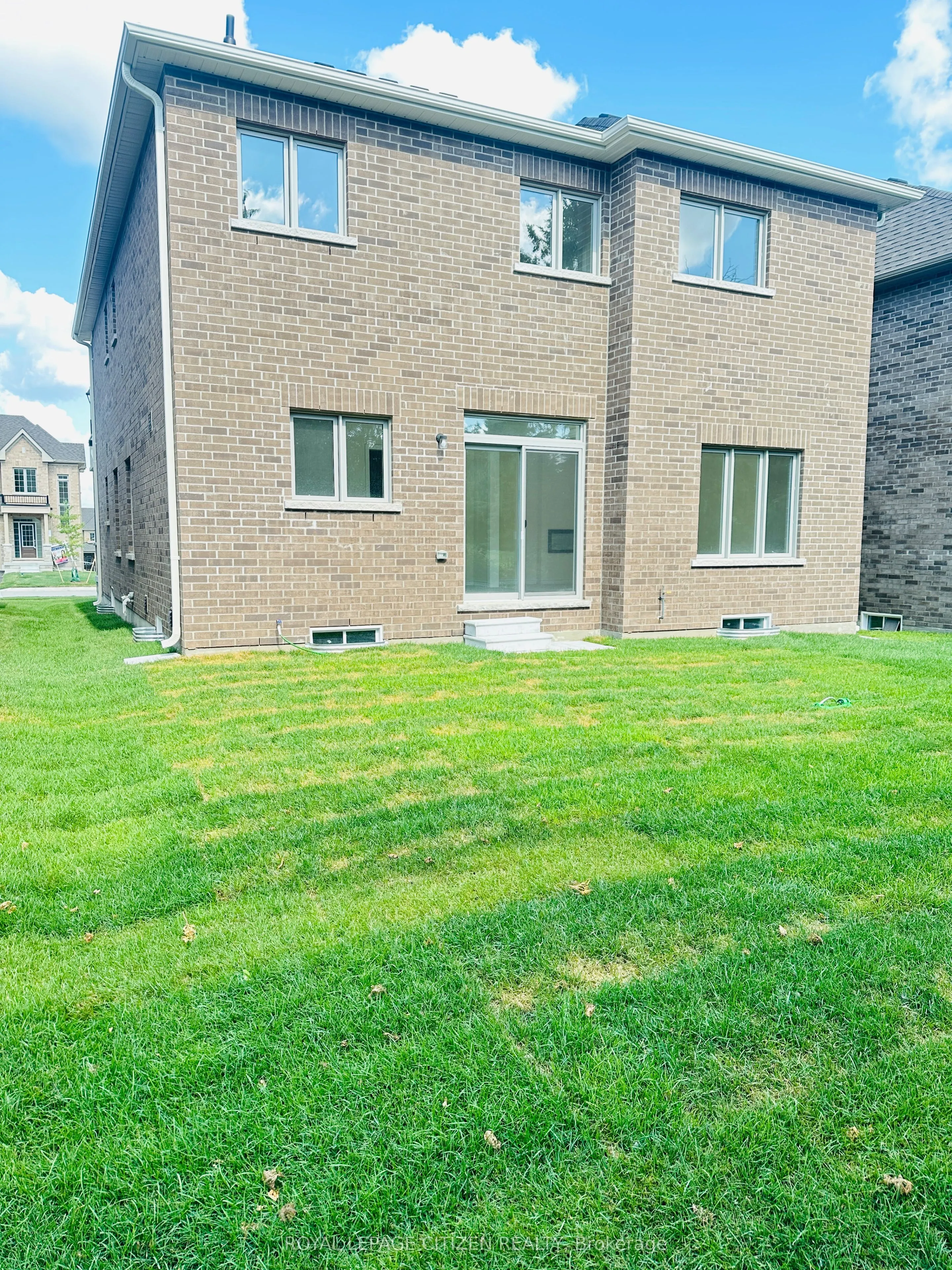 98 North Garden Boulevard W