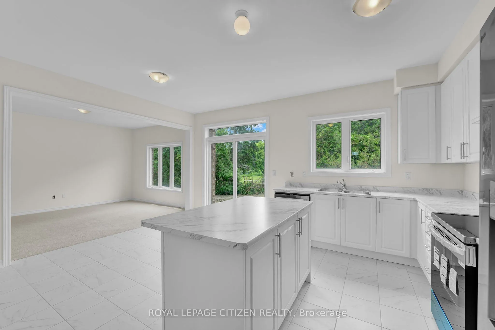 98 North Garden Boulevard W