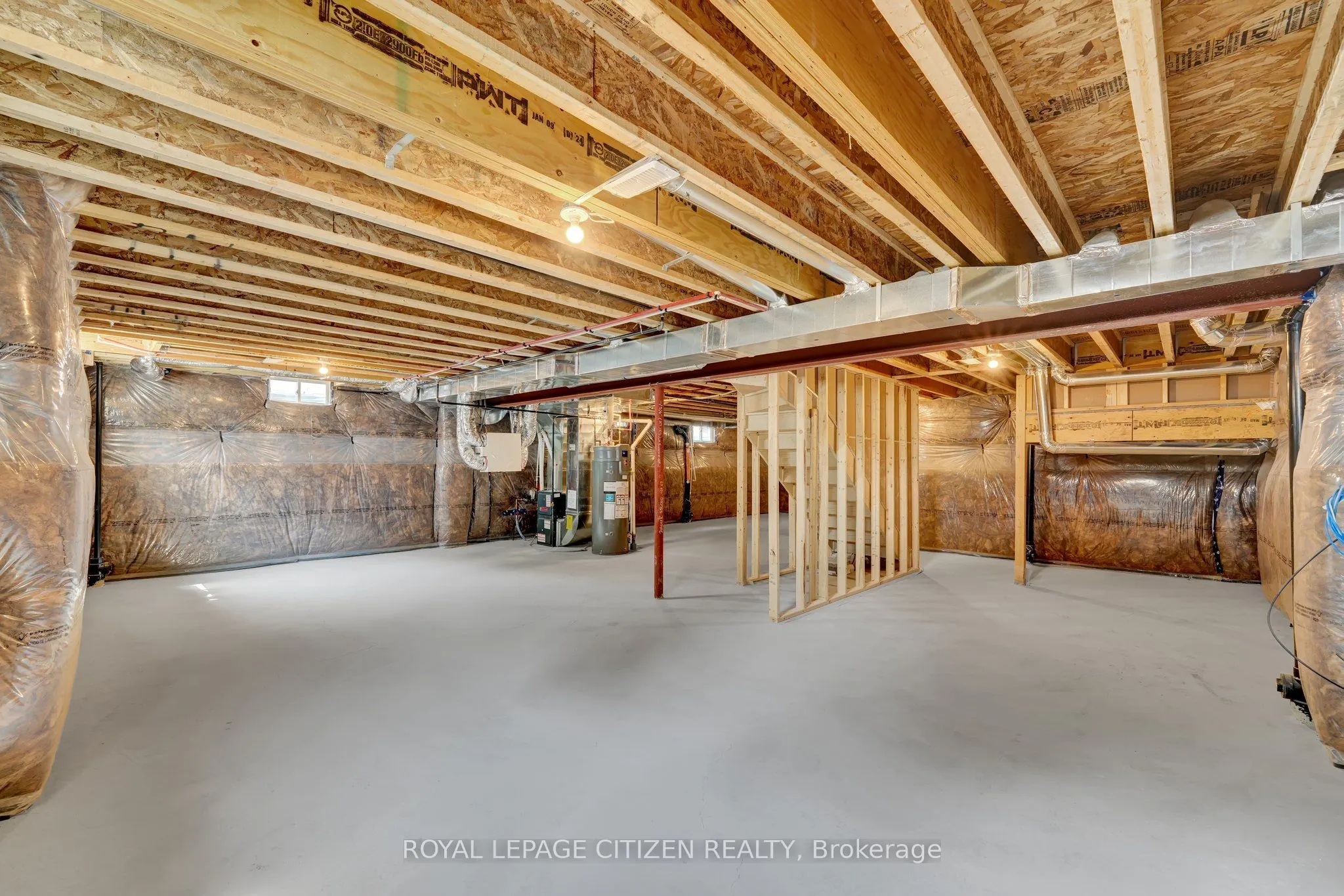 98 North Garden Boulevard W