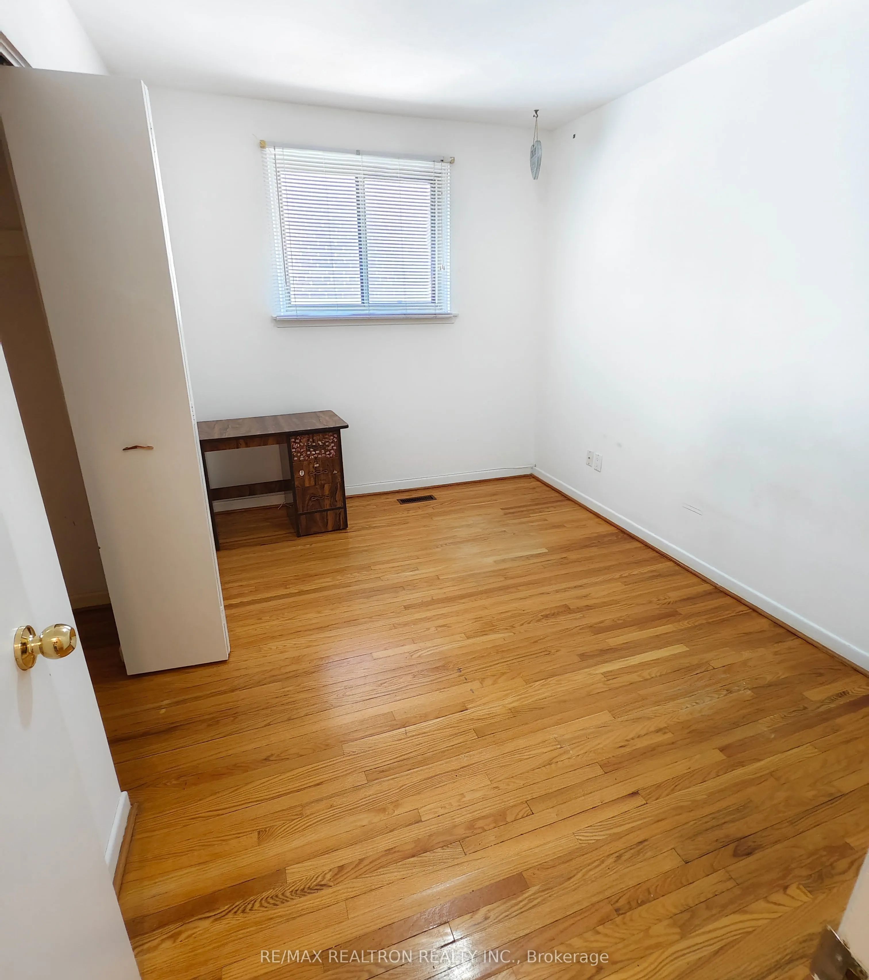 17 Dibgate Boulevard, #Main Floor