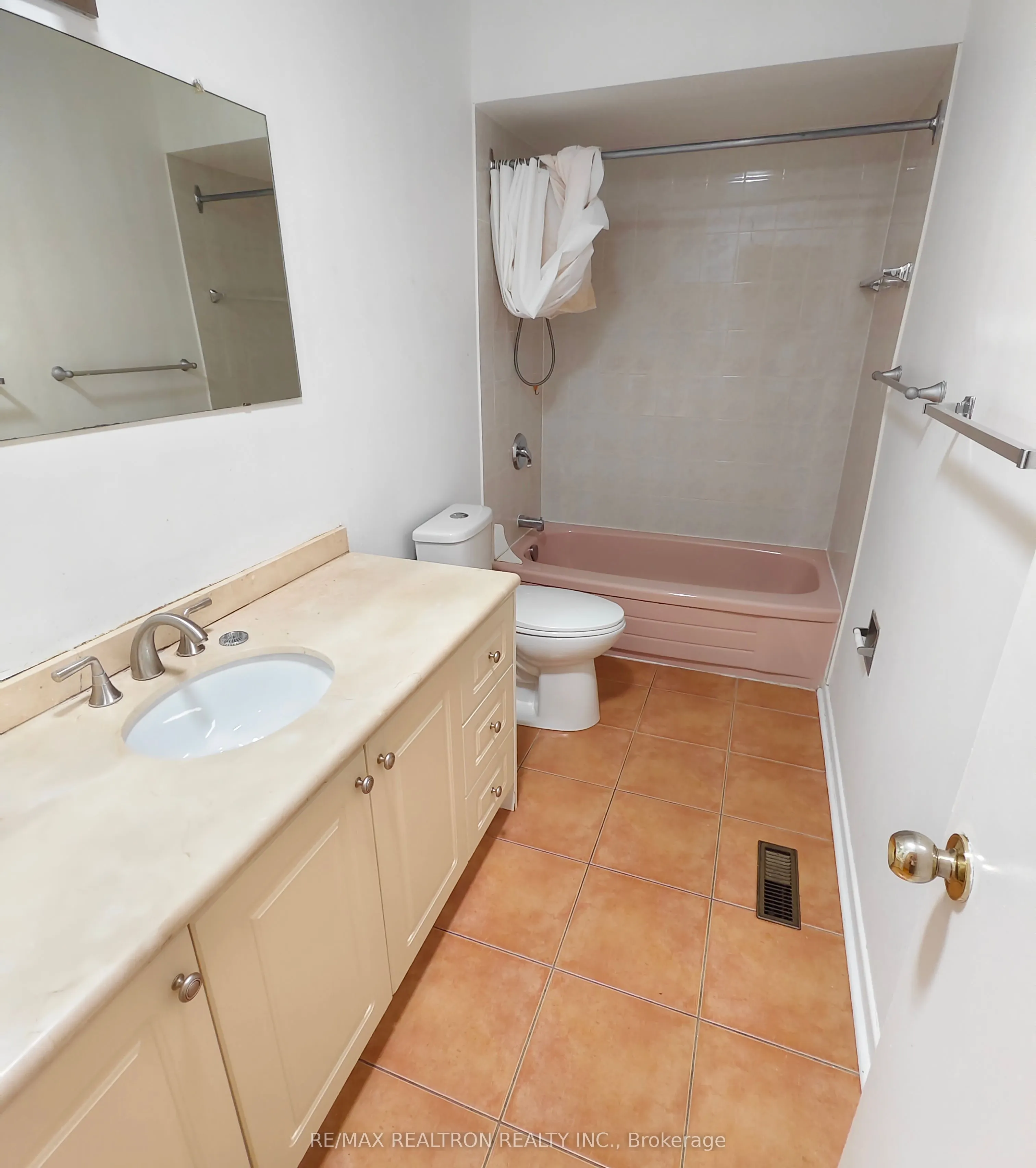 17 Dibgate Boulevard, #Main Floor
