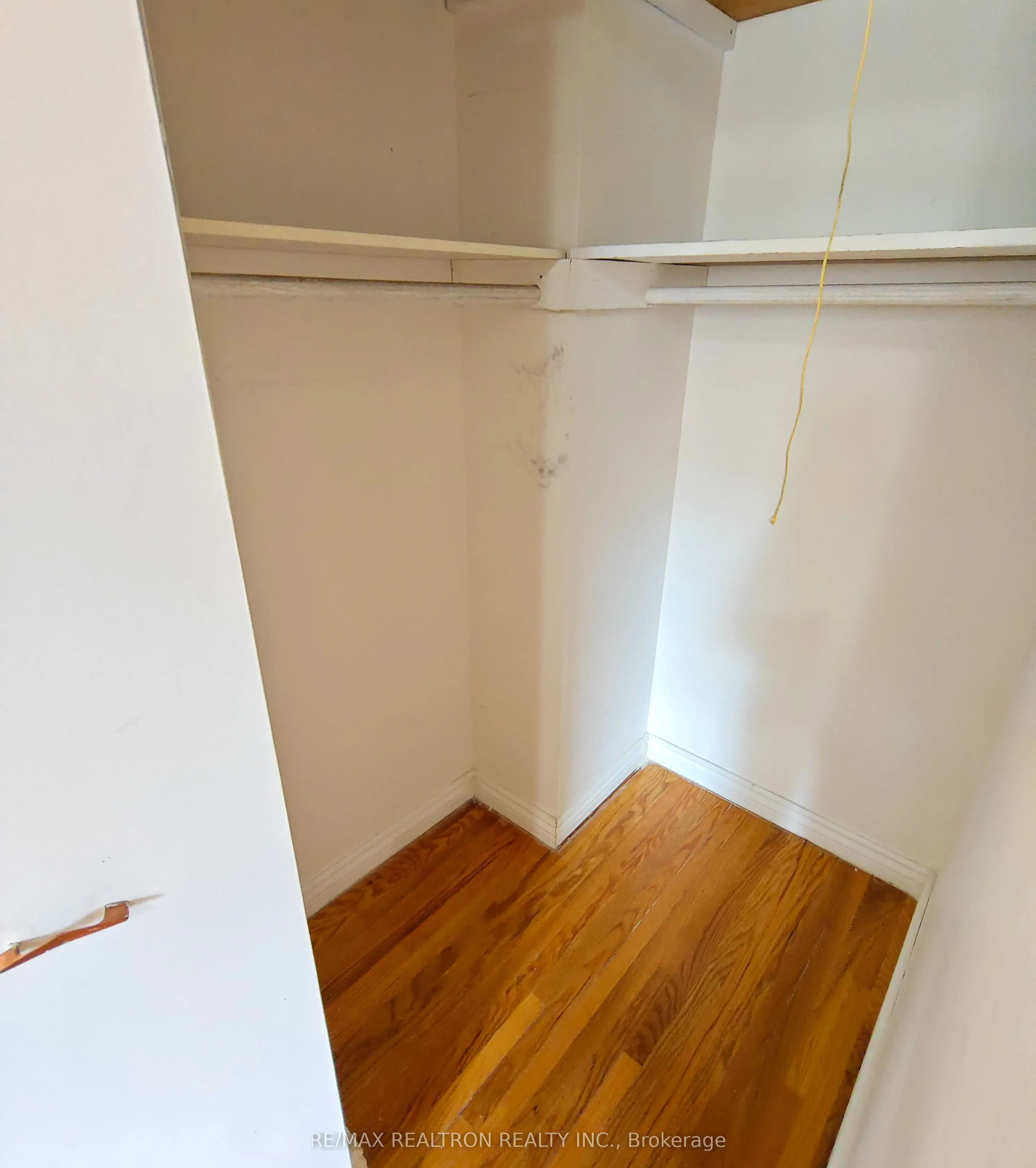 17 Dibgate Boulevard, #Main Floor