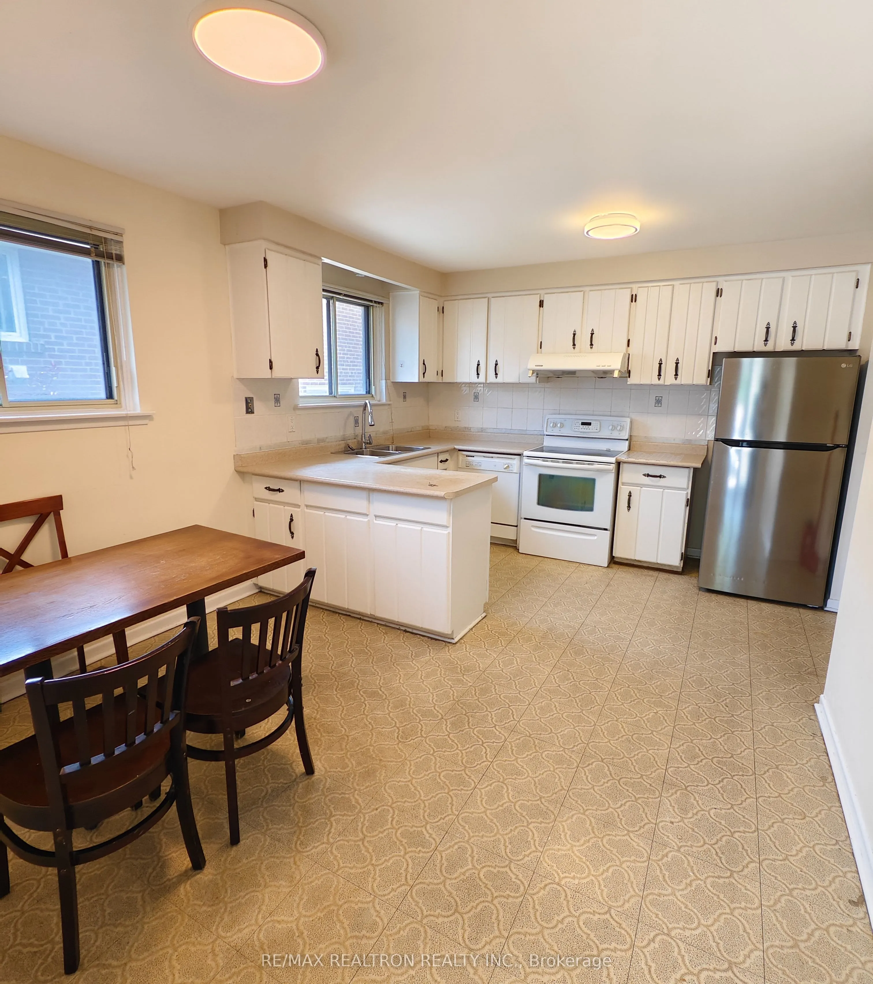 17 Dibgate Boulevard, #Main Floor