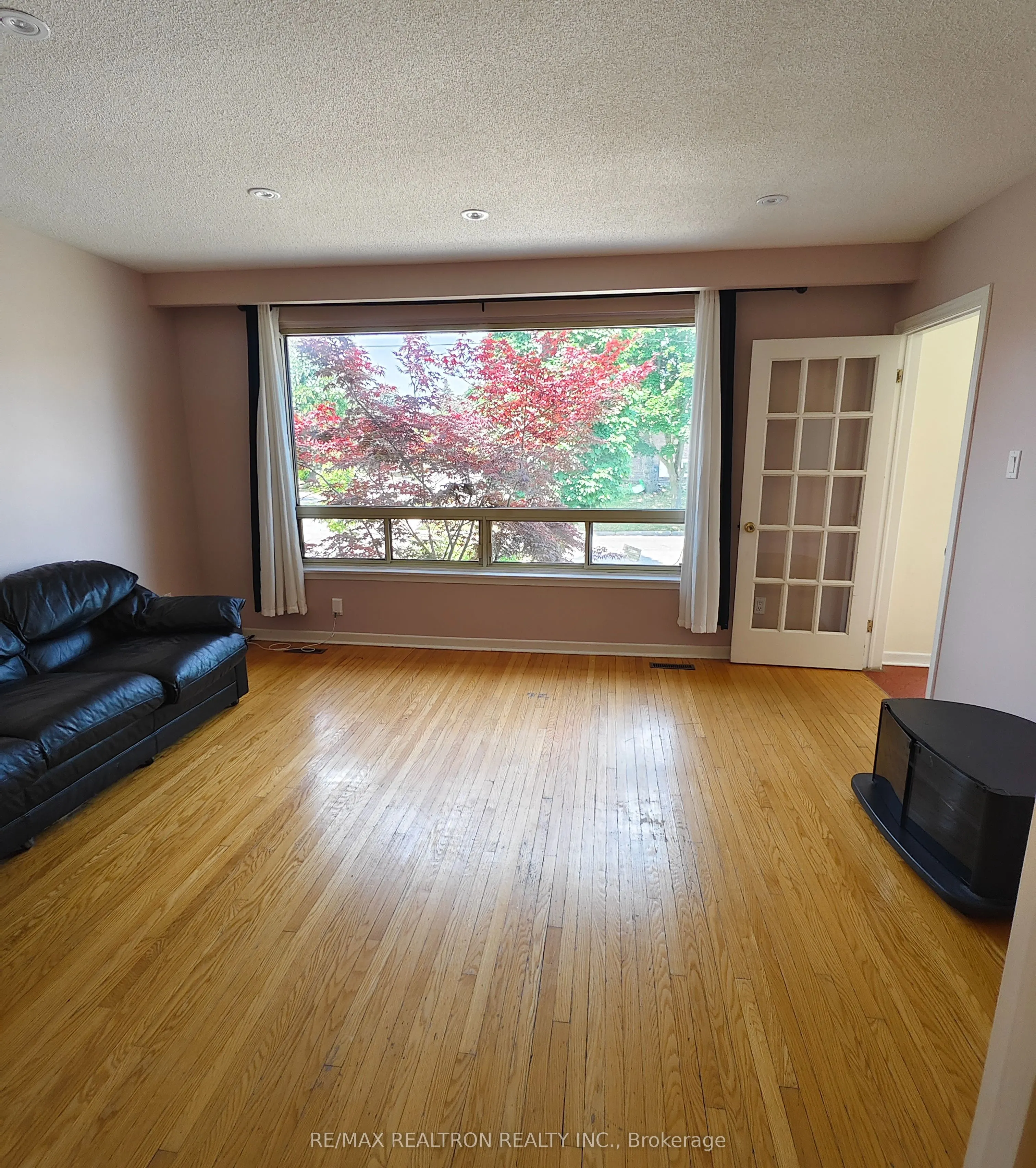 17 Dibgate Boulevard, #Main Floor