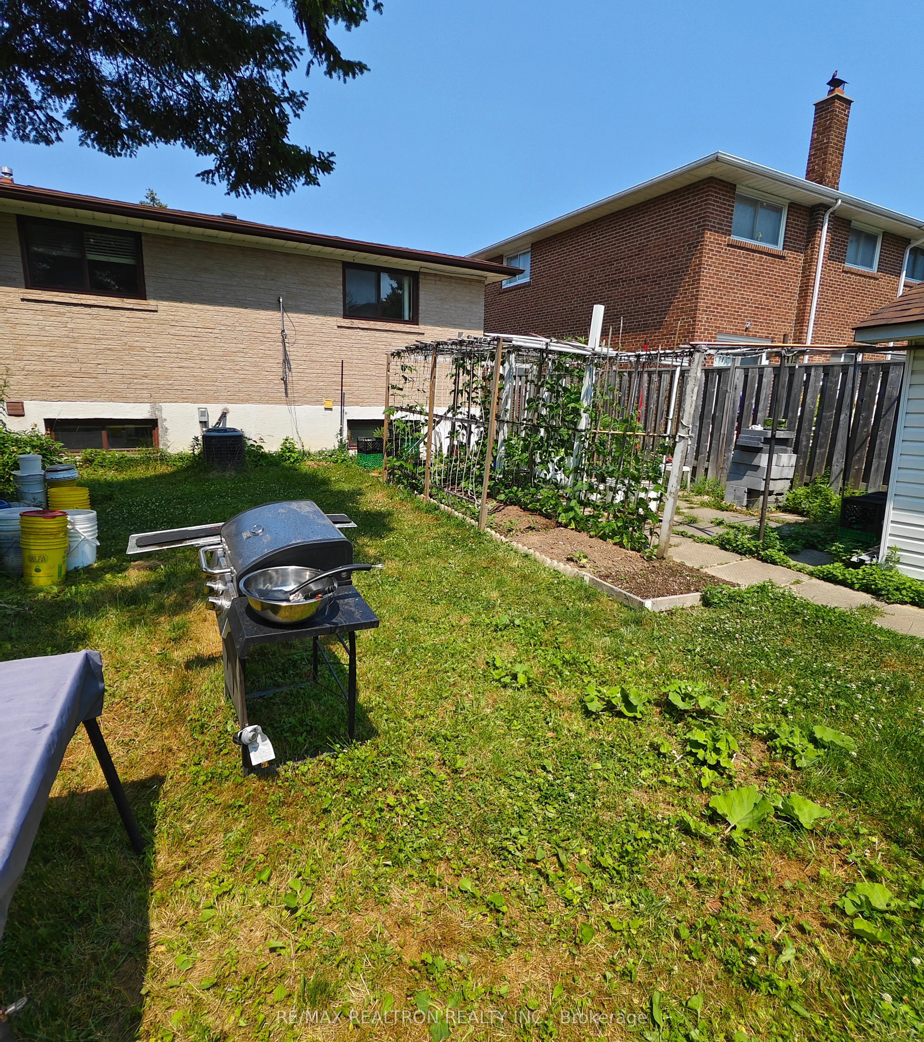 17 Dibgate Boulevard, #Main Floor