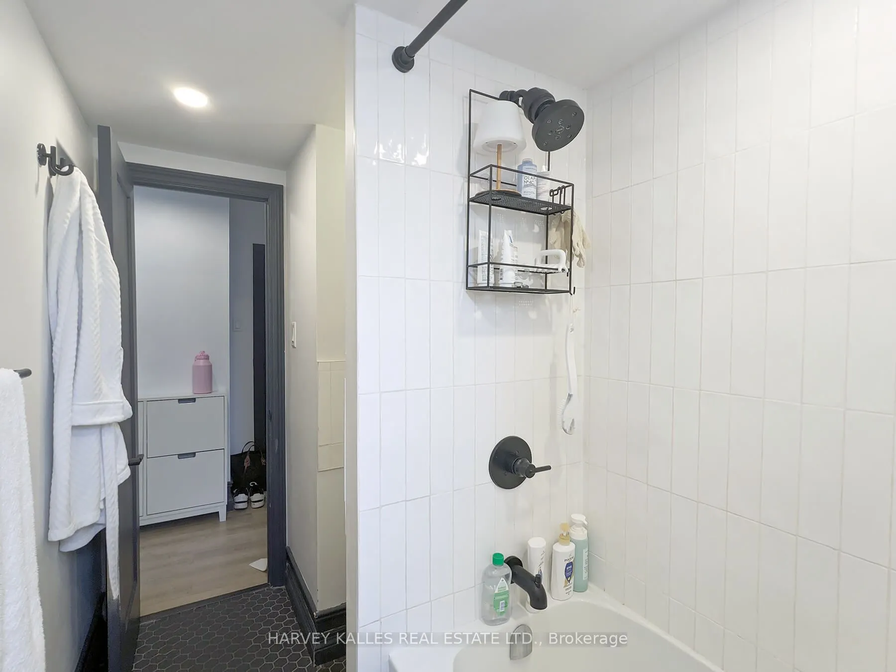 204 Kingston Road, #301