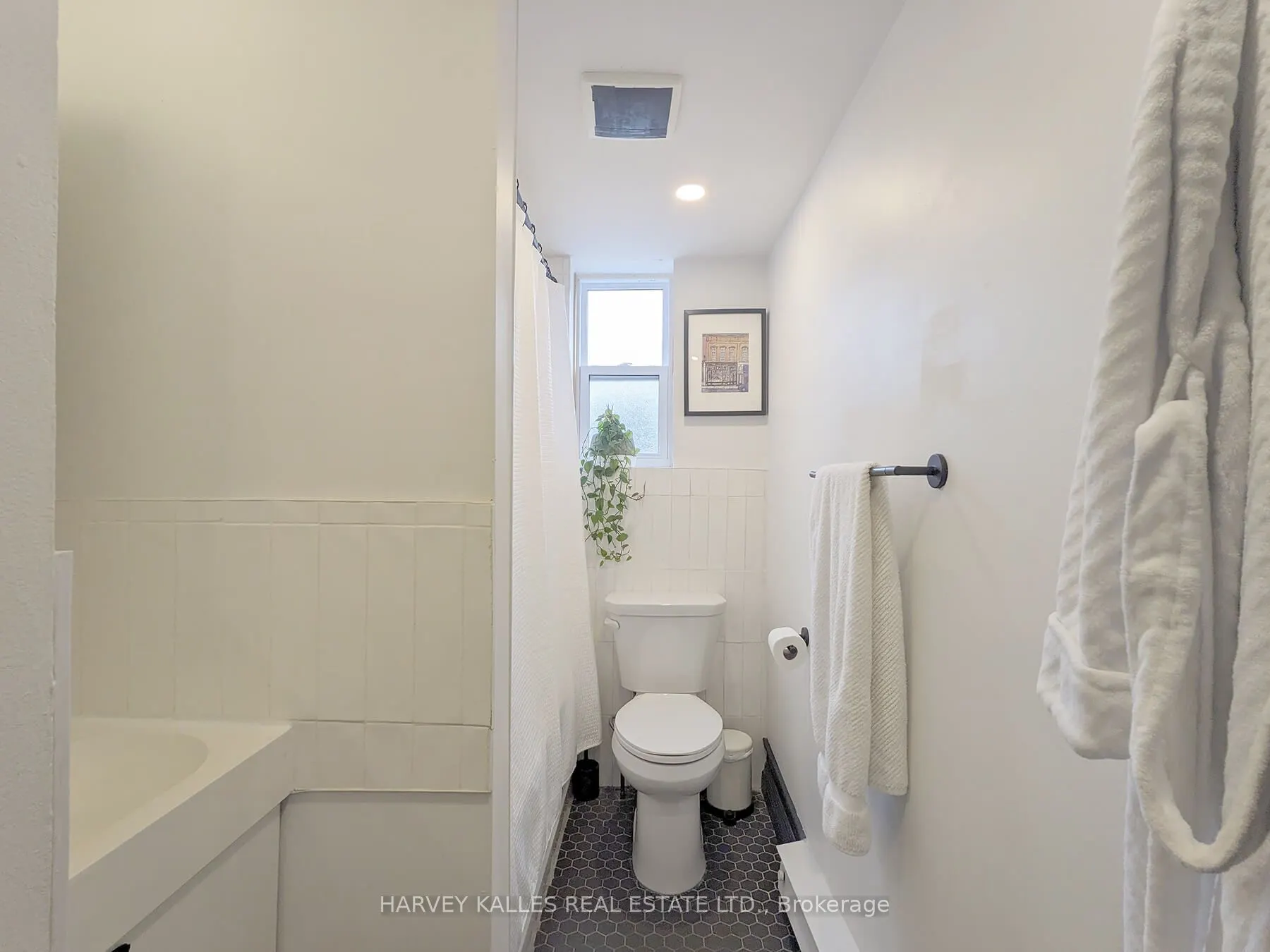 204 Kingston Road, #301
