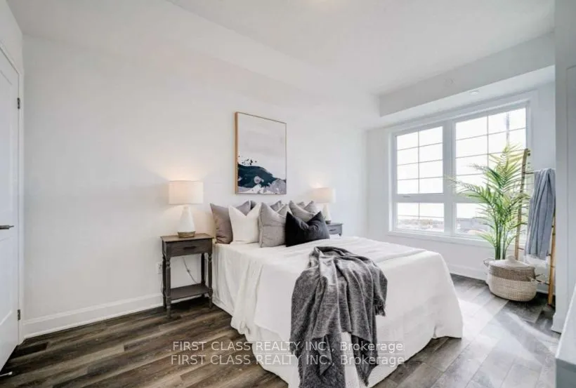 50 Lakebreeze Drive, #317