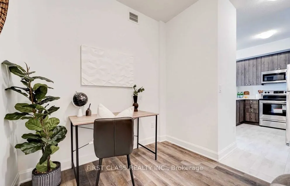 50 Lakebreeze Drive, #317