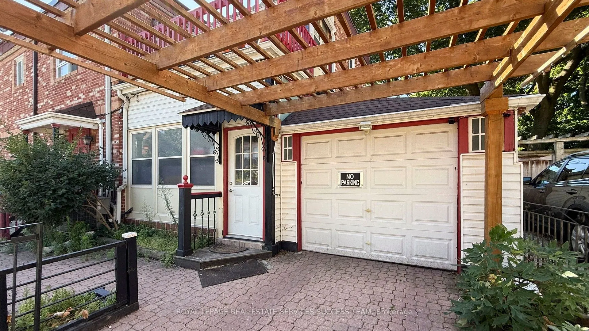 404 Woodfield Road