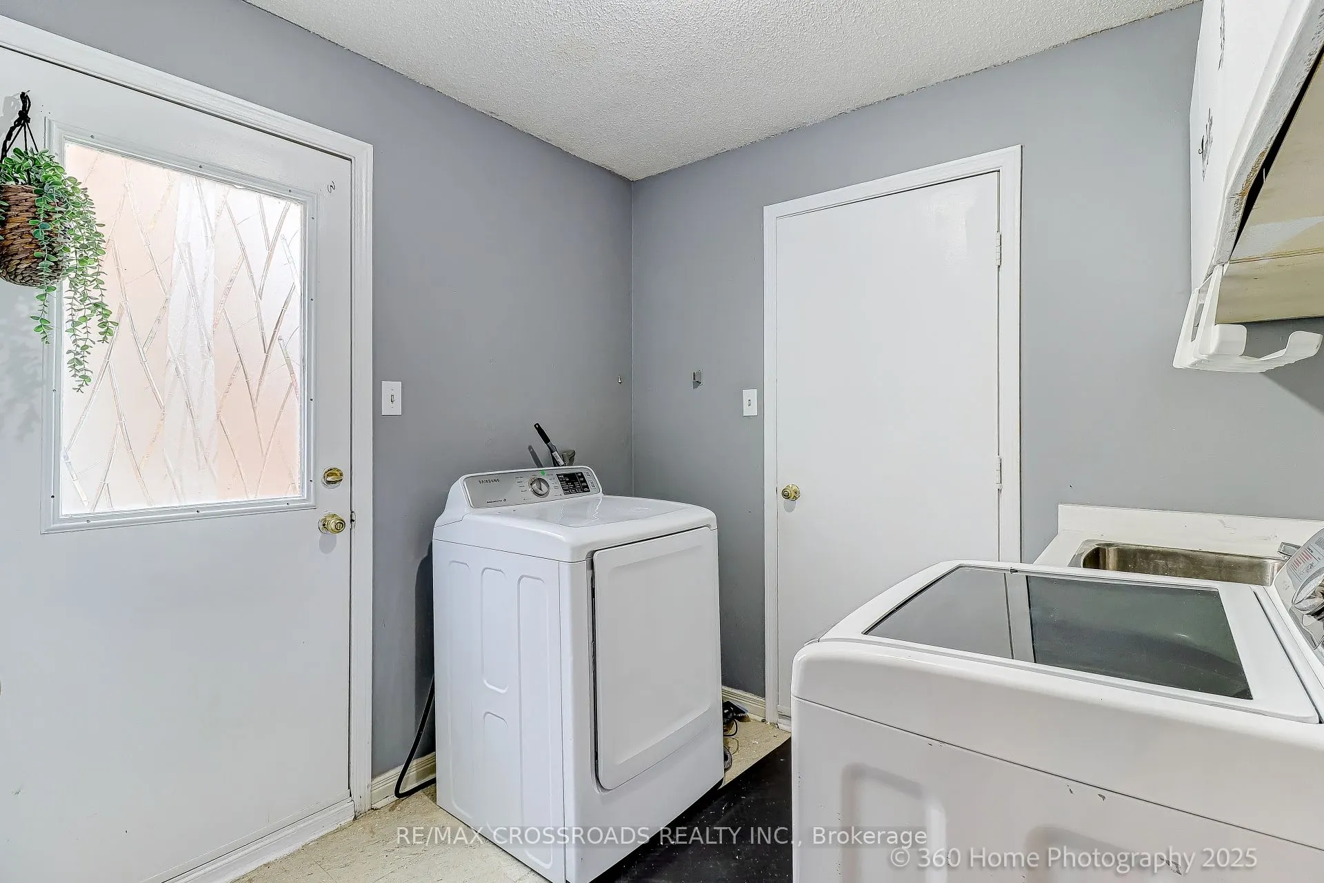 2081 Lynn Heights Drive