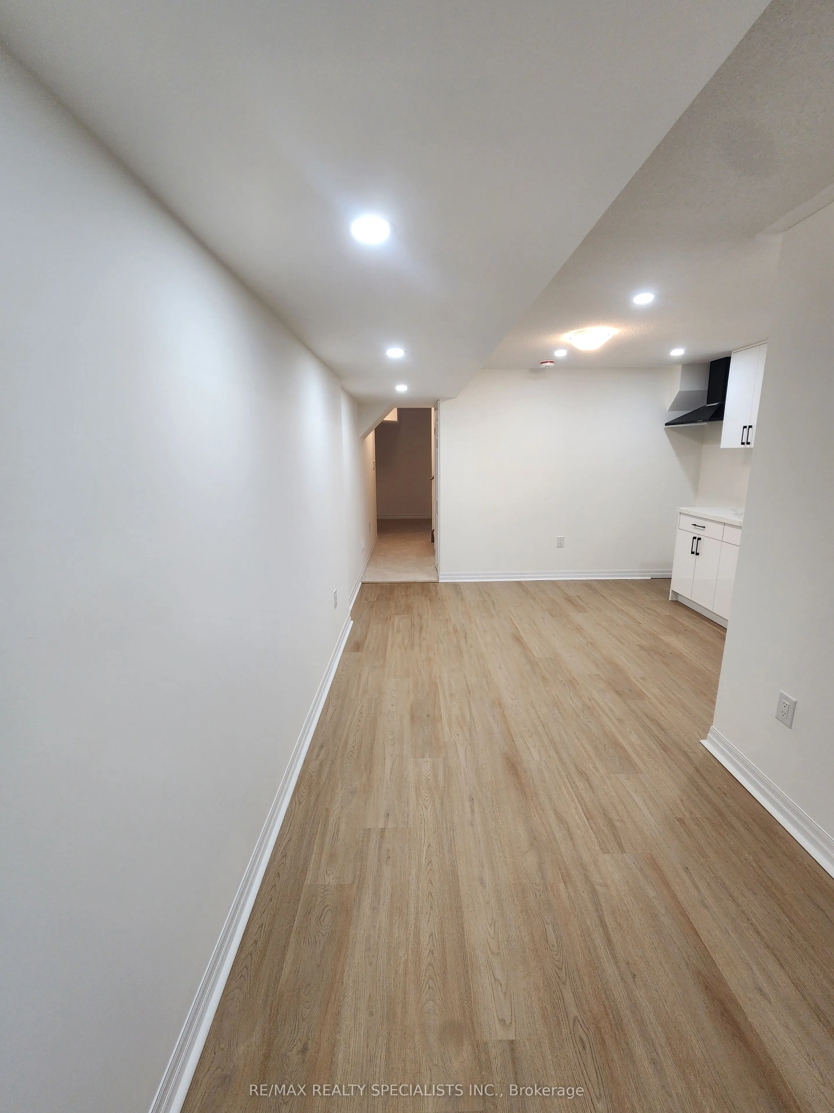 10 Ed Ewert Avenue, #LOWER
