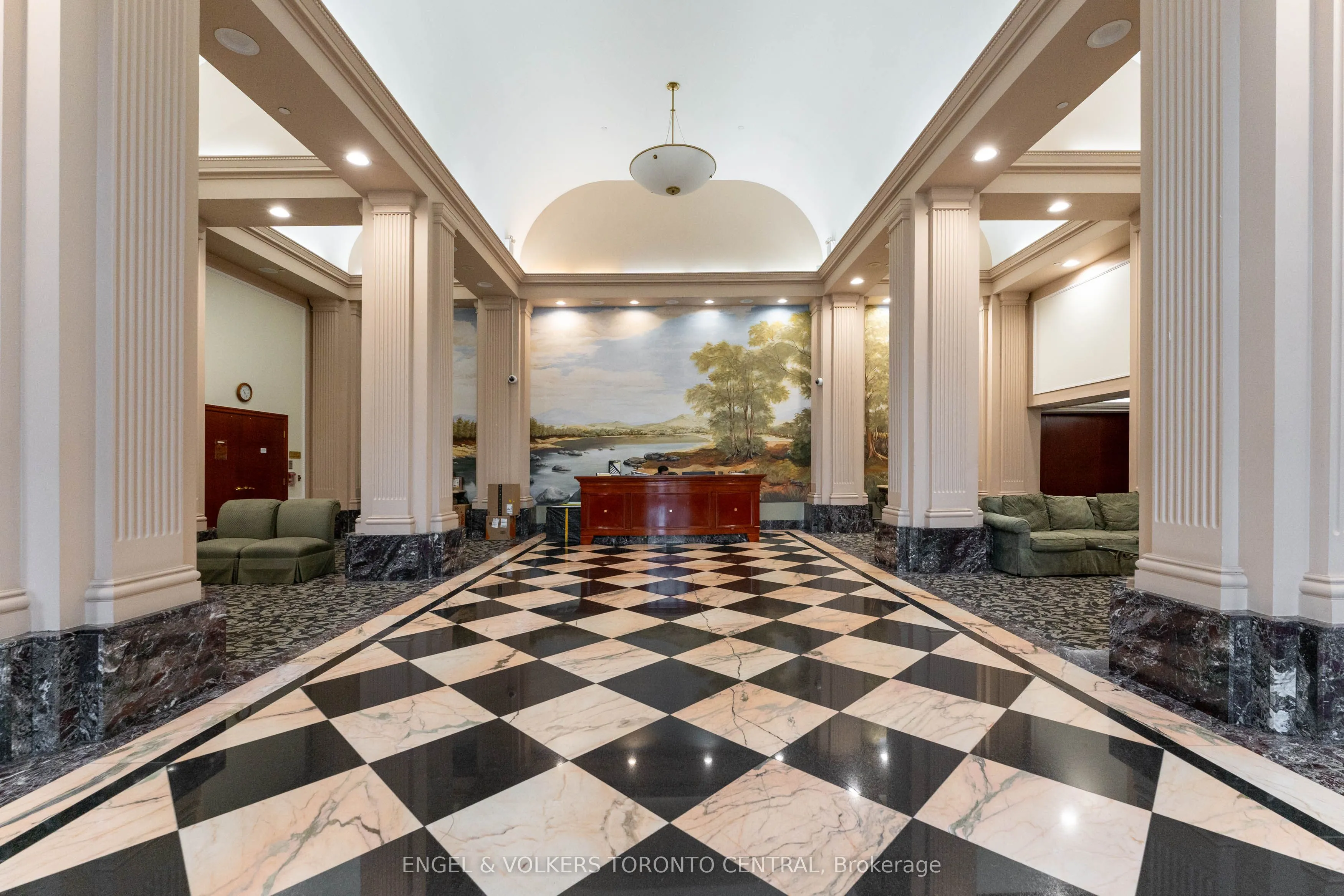 1 Lee Centre Drive, #715