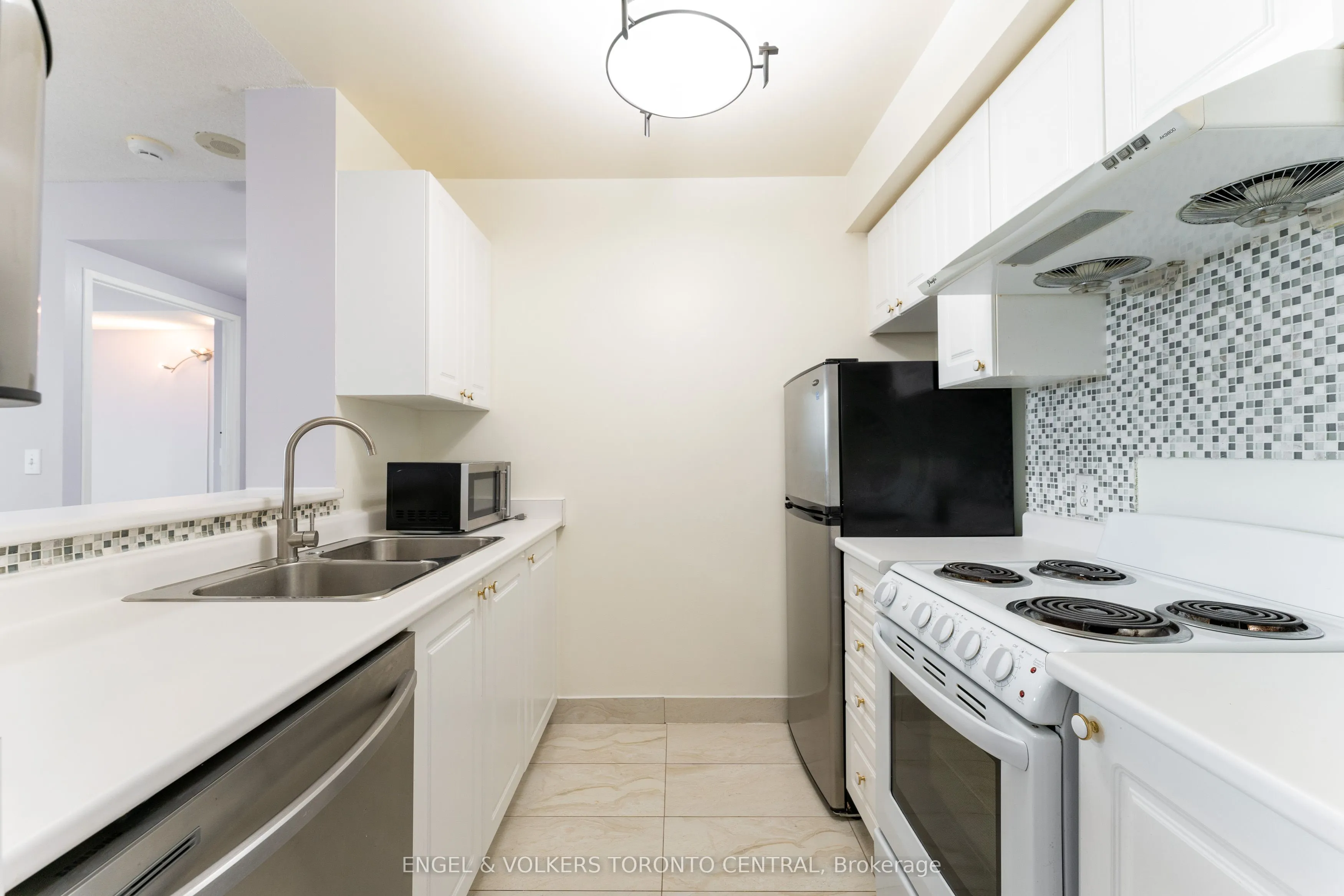 1 Lee Centre Drive, #715