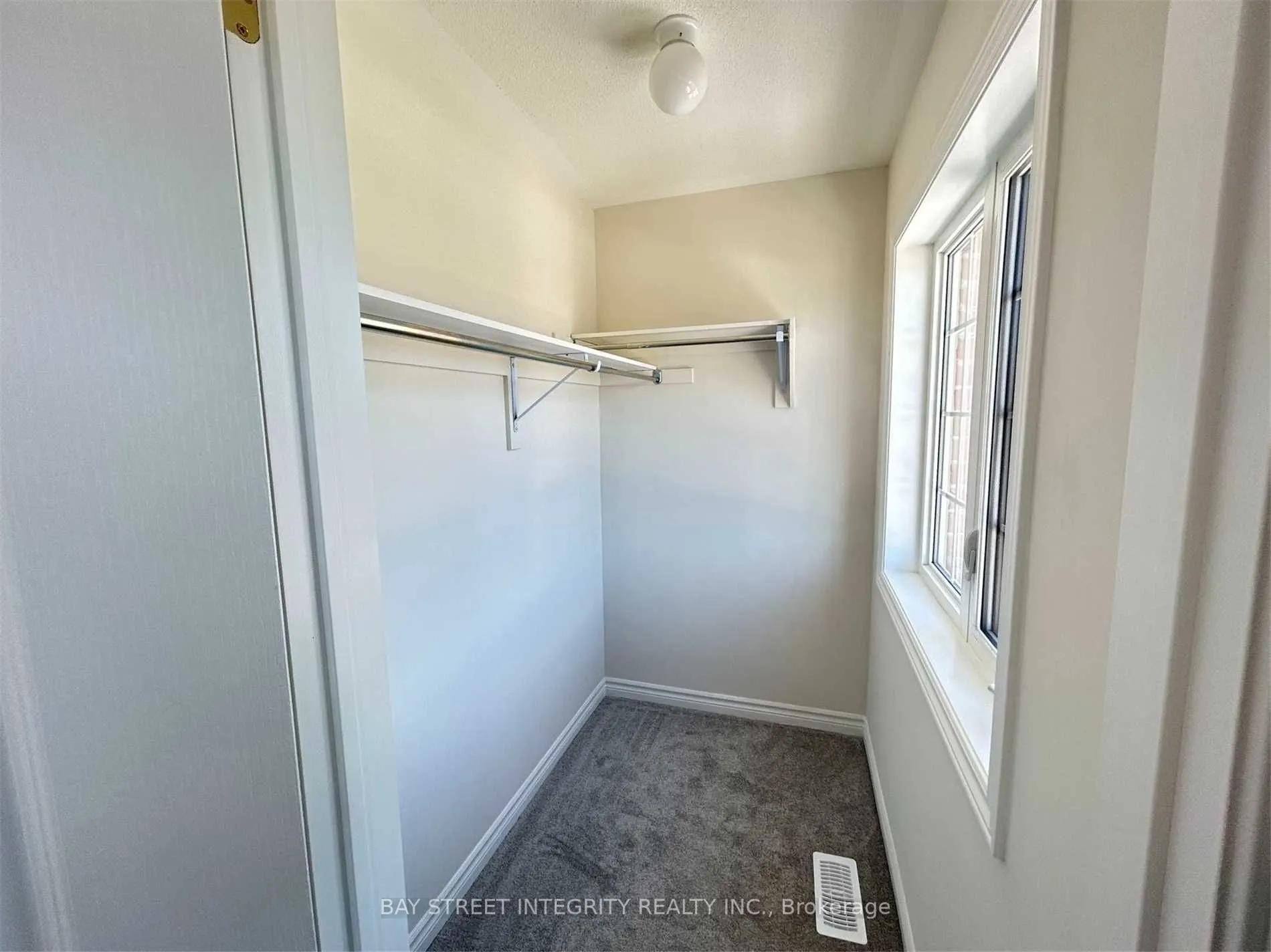 1843 Fosterbrook Street