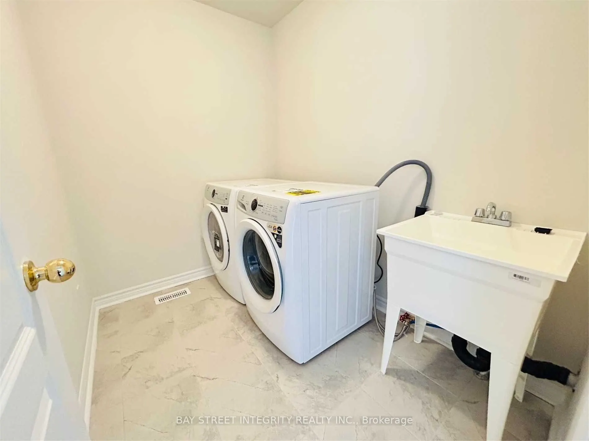 1843 Fosterbrook Street