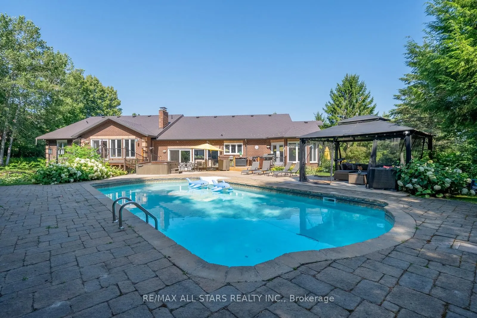 64 Woodbridge Circle