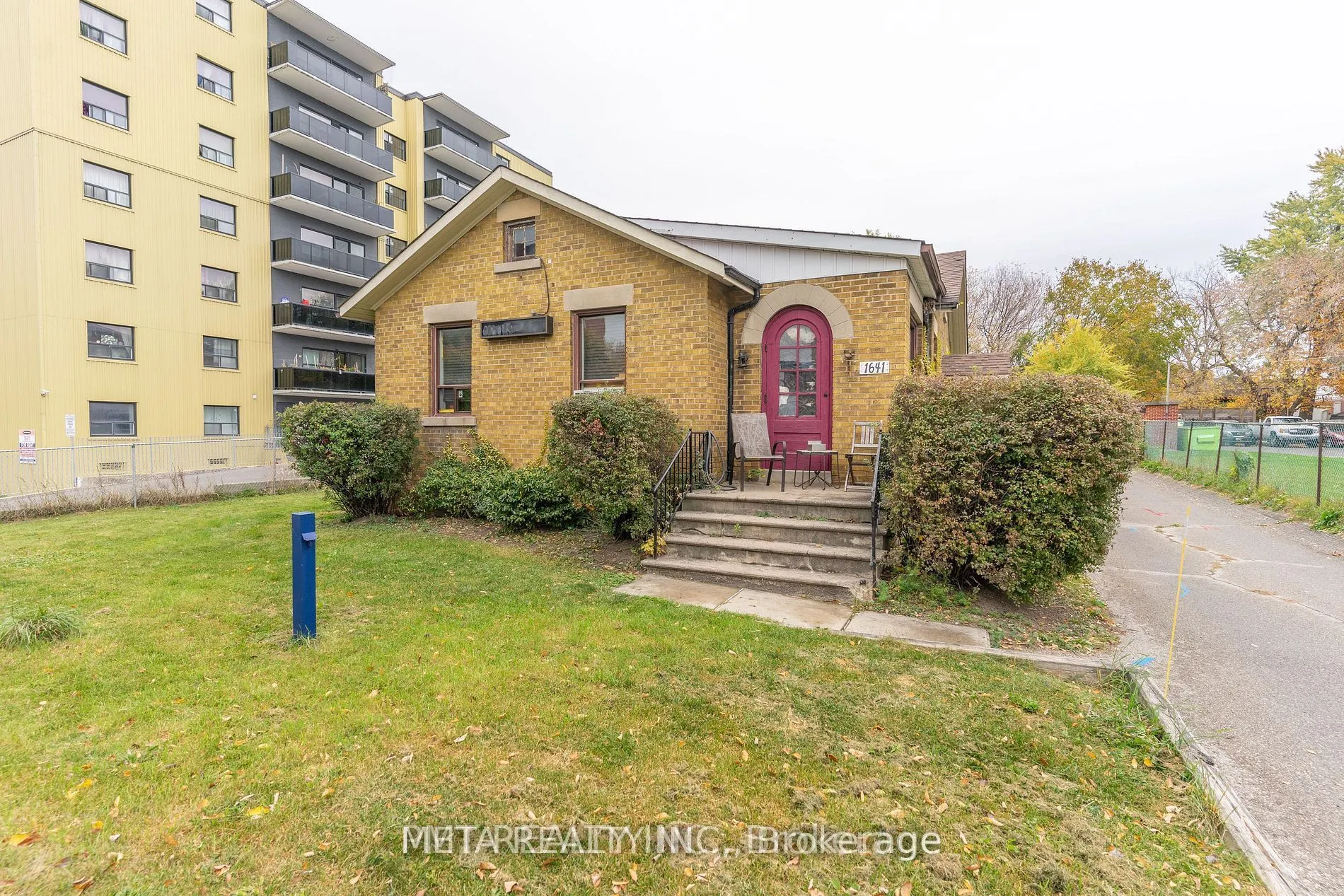 1641 Victoria Park Avenue, #4