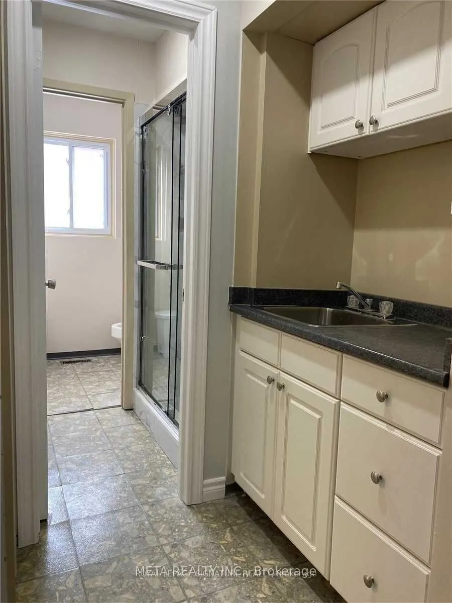 1641 Victoria Park Avenue, #4