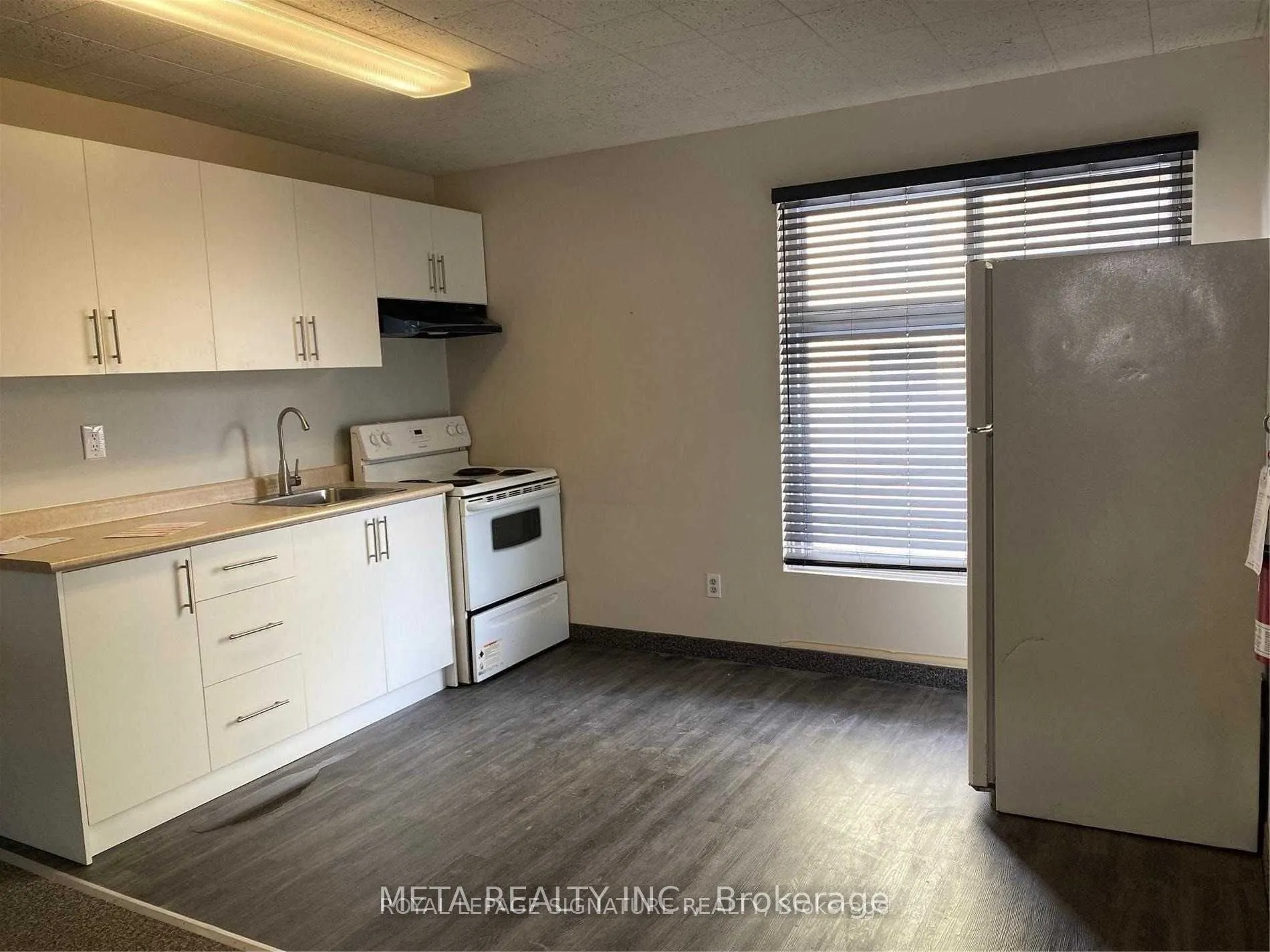 1641 Victoria Park Avenue, #4