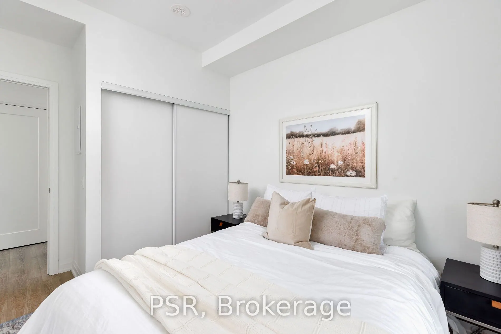 286 Main Street, #807