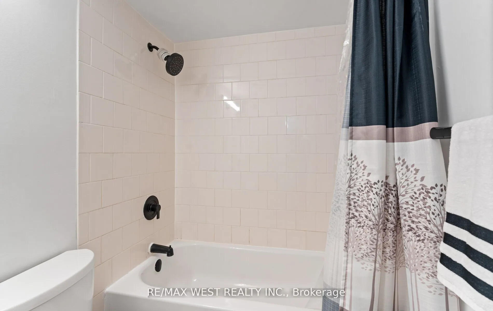 5 Massey Square, #2910