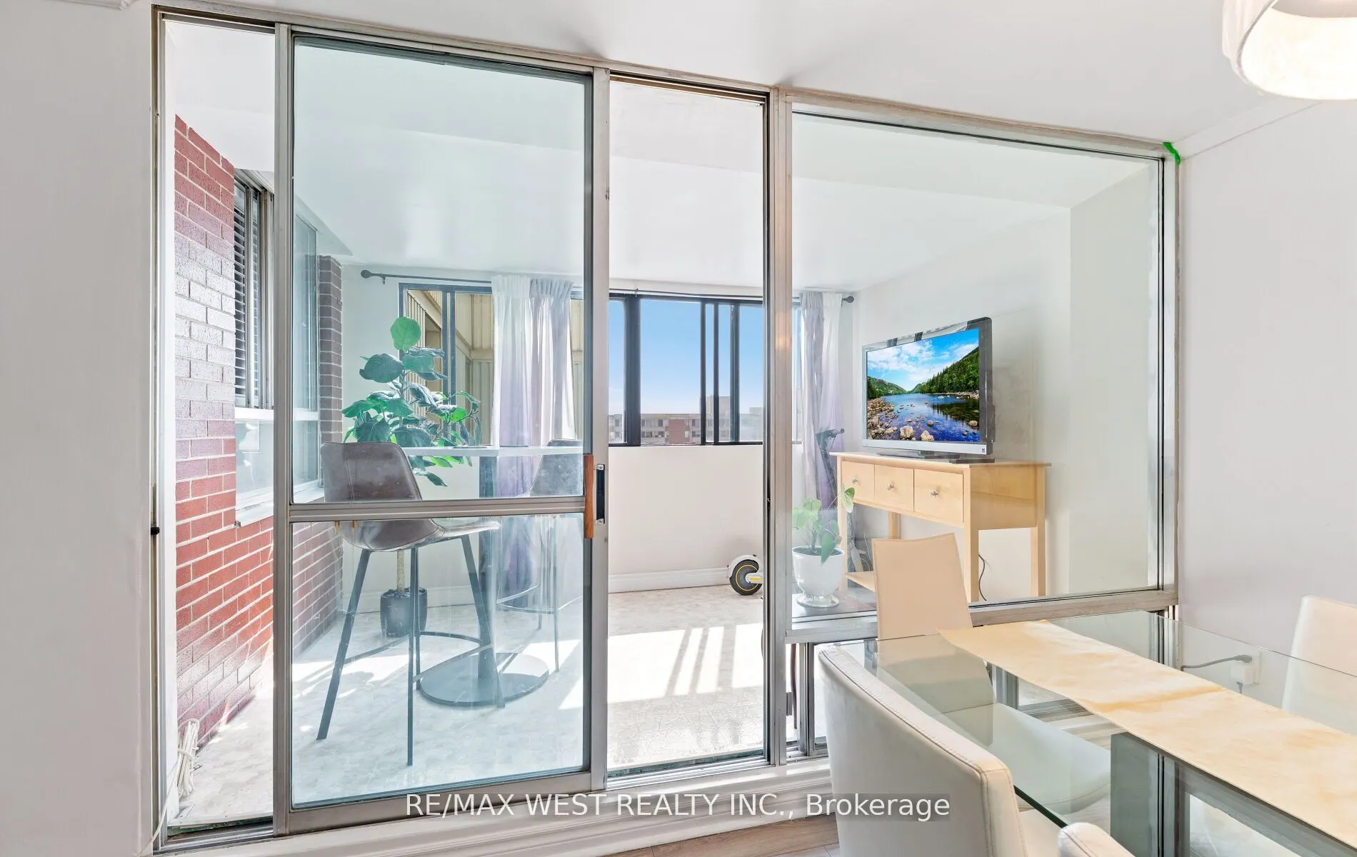 5 Massey Square, #2910