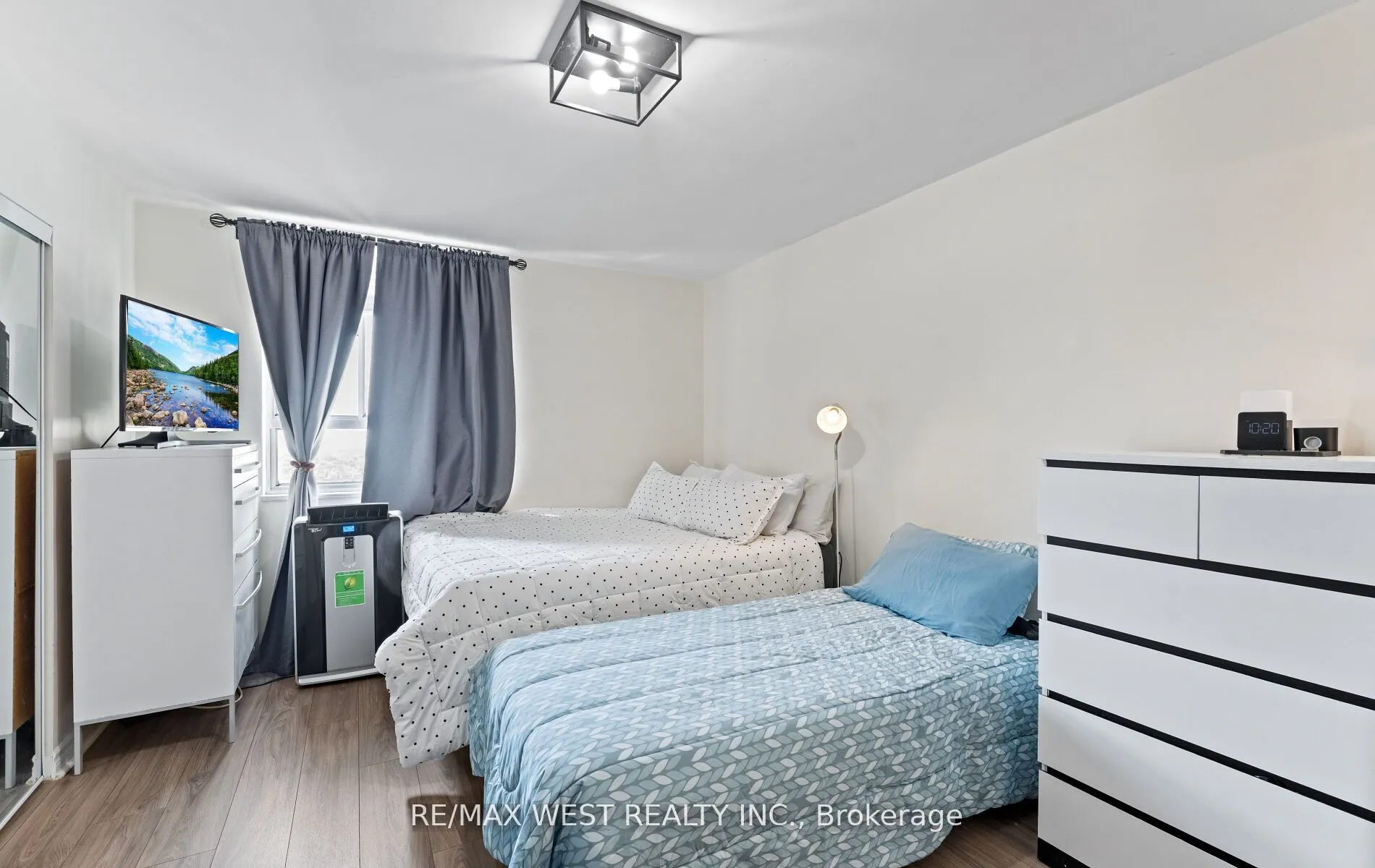 5 Massey Square, #2910