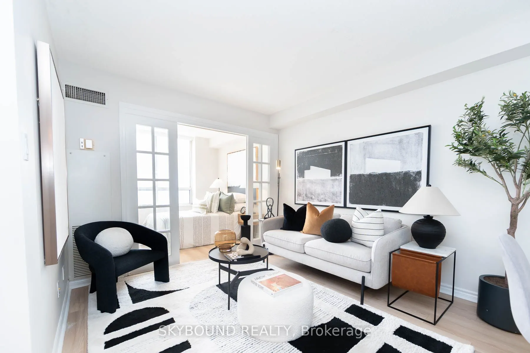 1883 McNicoll Avenue, #611