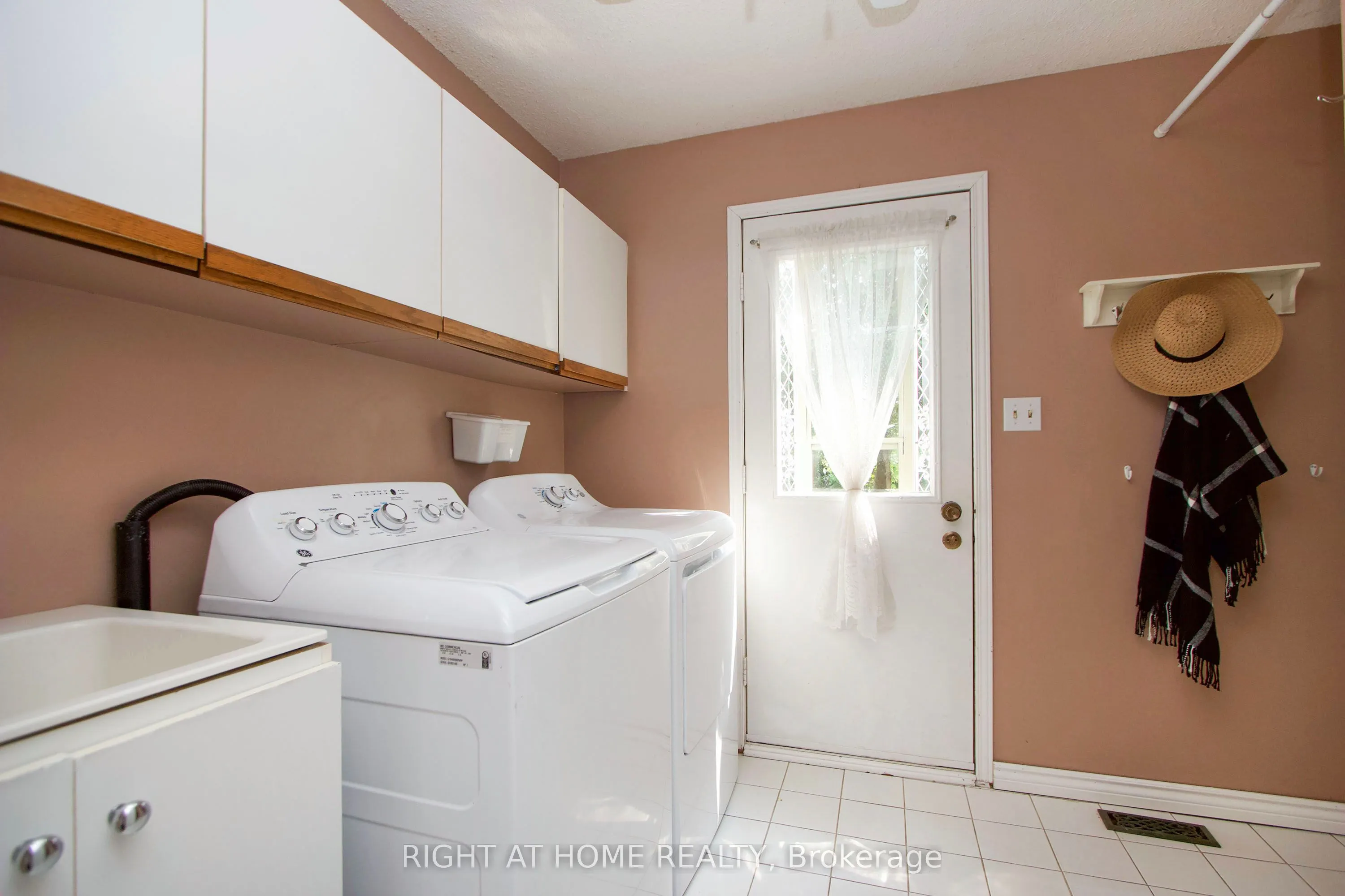 102 Hialeah Crescent