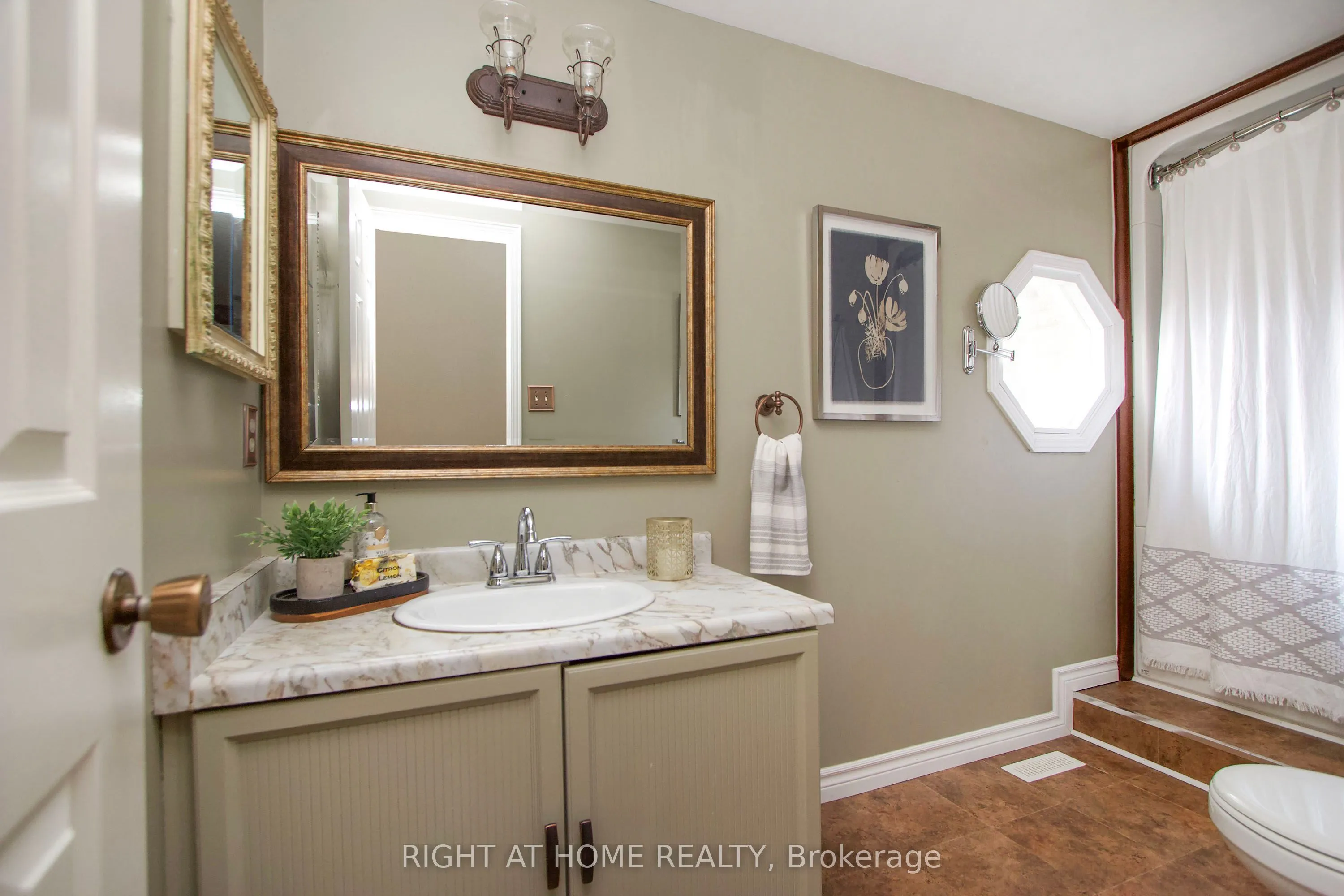 102 Hialeah Crescent