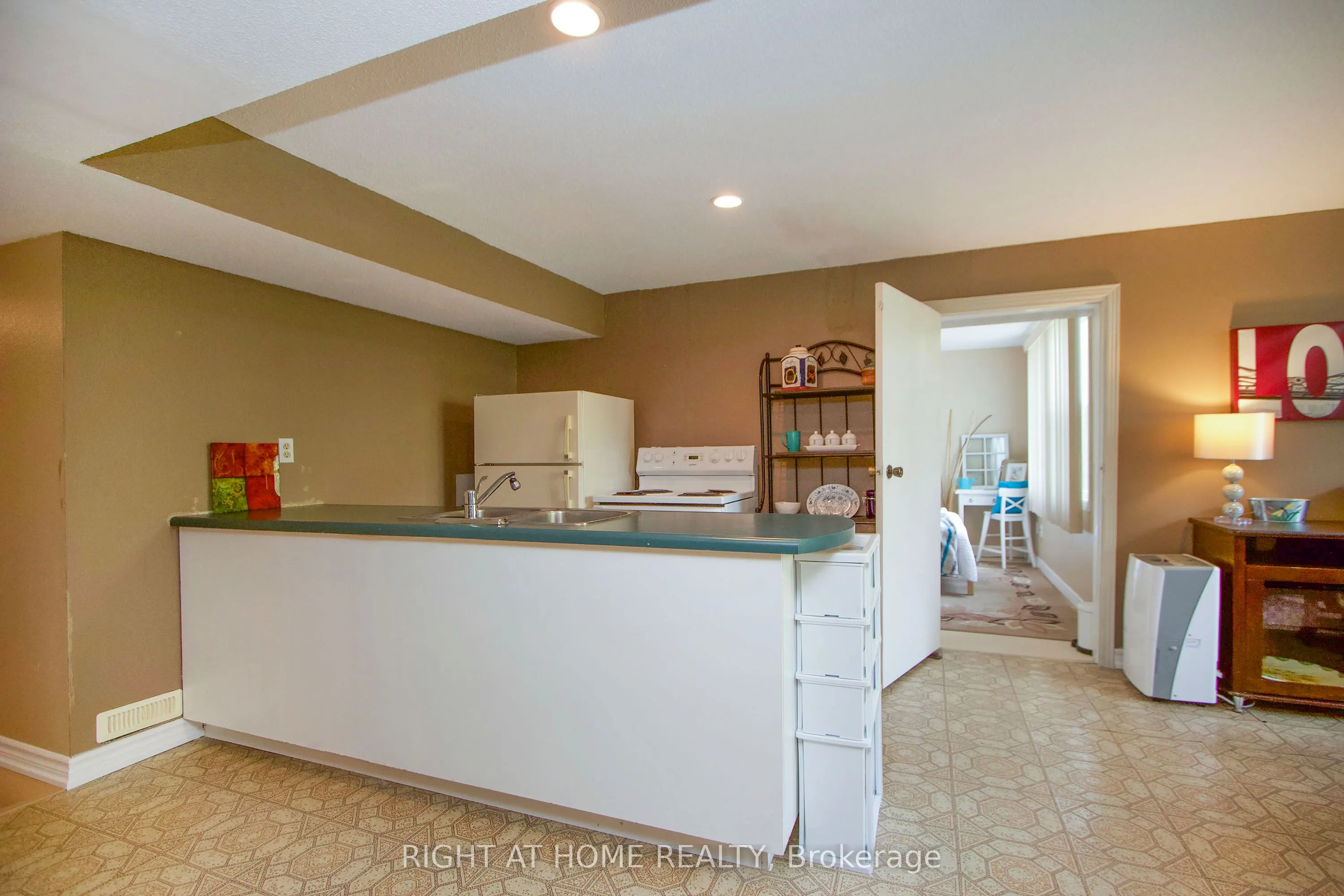 102 Hialeah Crescent